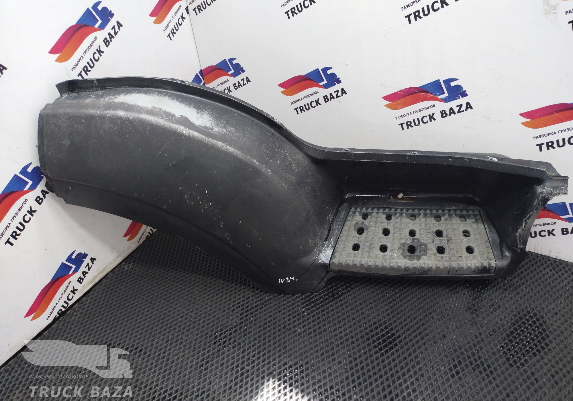 504047582 Корпус подножки правой для Iveco