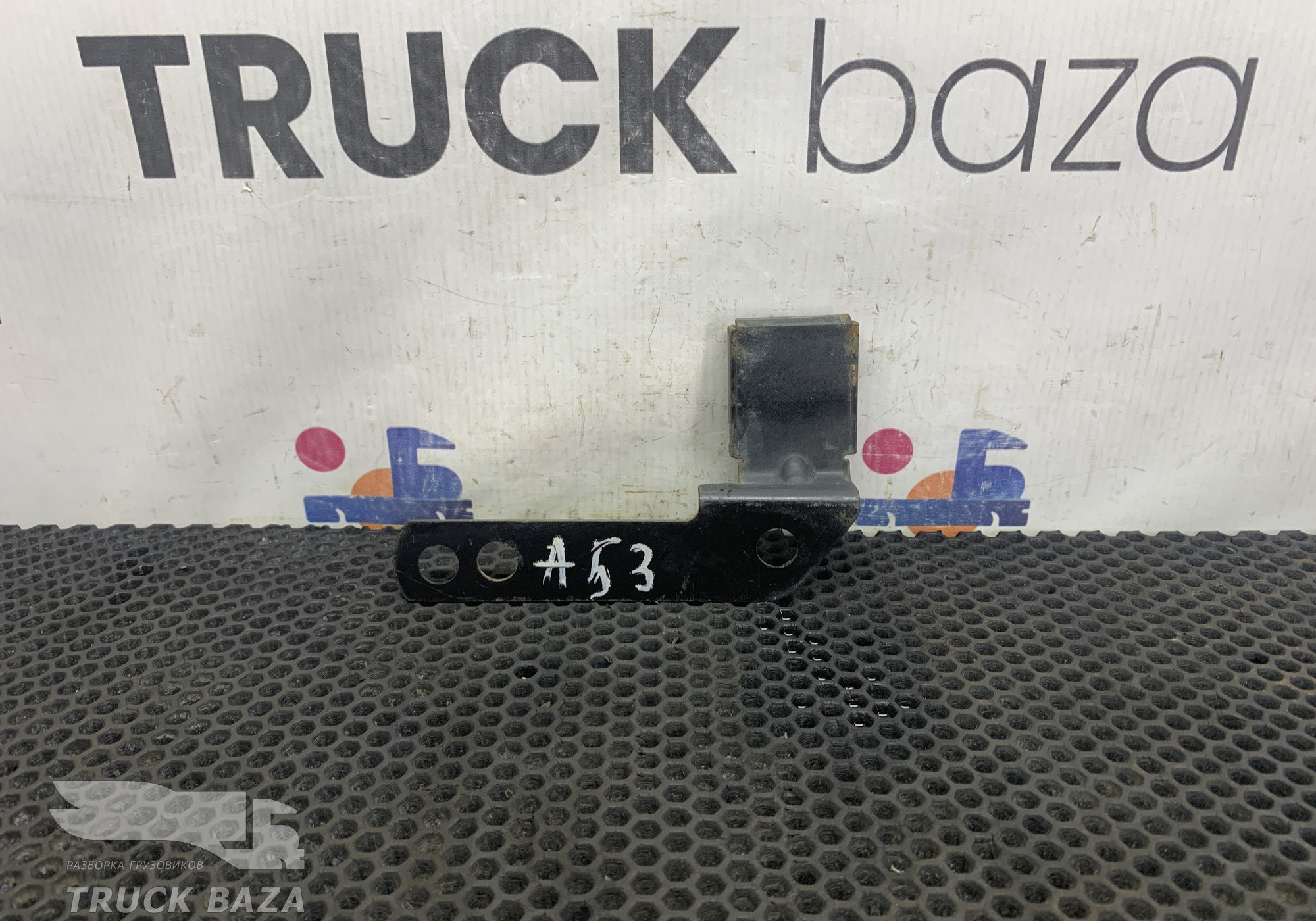 A9305402373 Кронштейн топливного насоса отопителя для Mercedes-Benz Actros MP3 (с 2008)