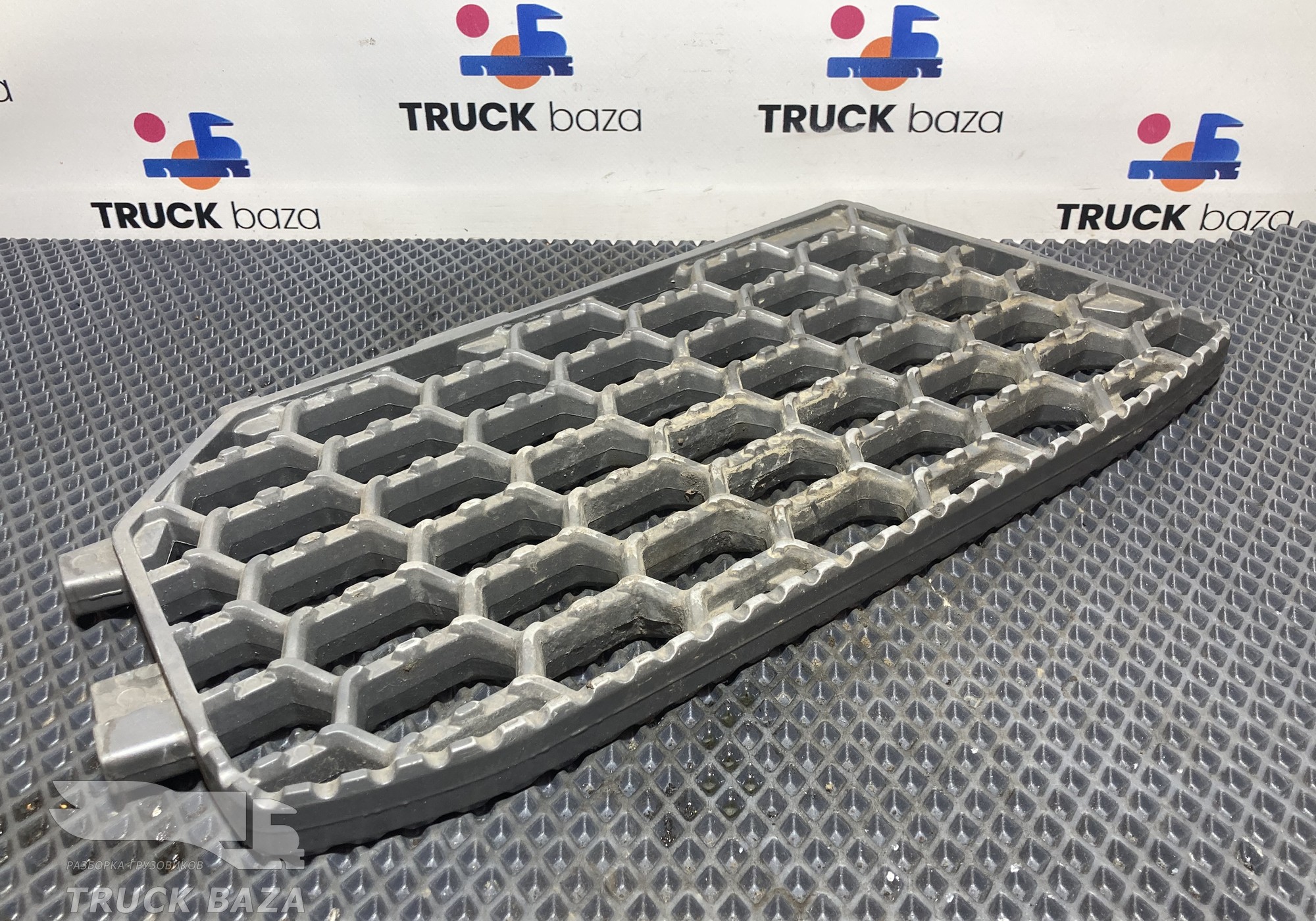 2418455 Ступенька подножки для Scania 6-series R (с 2016)