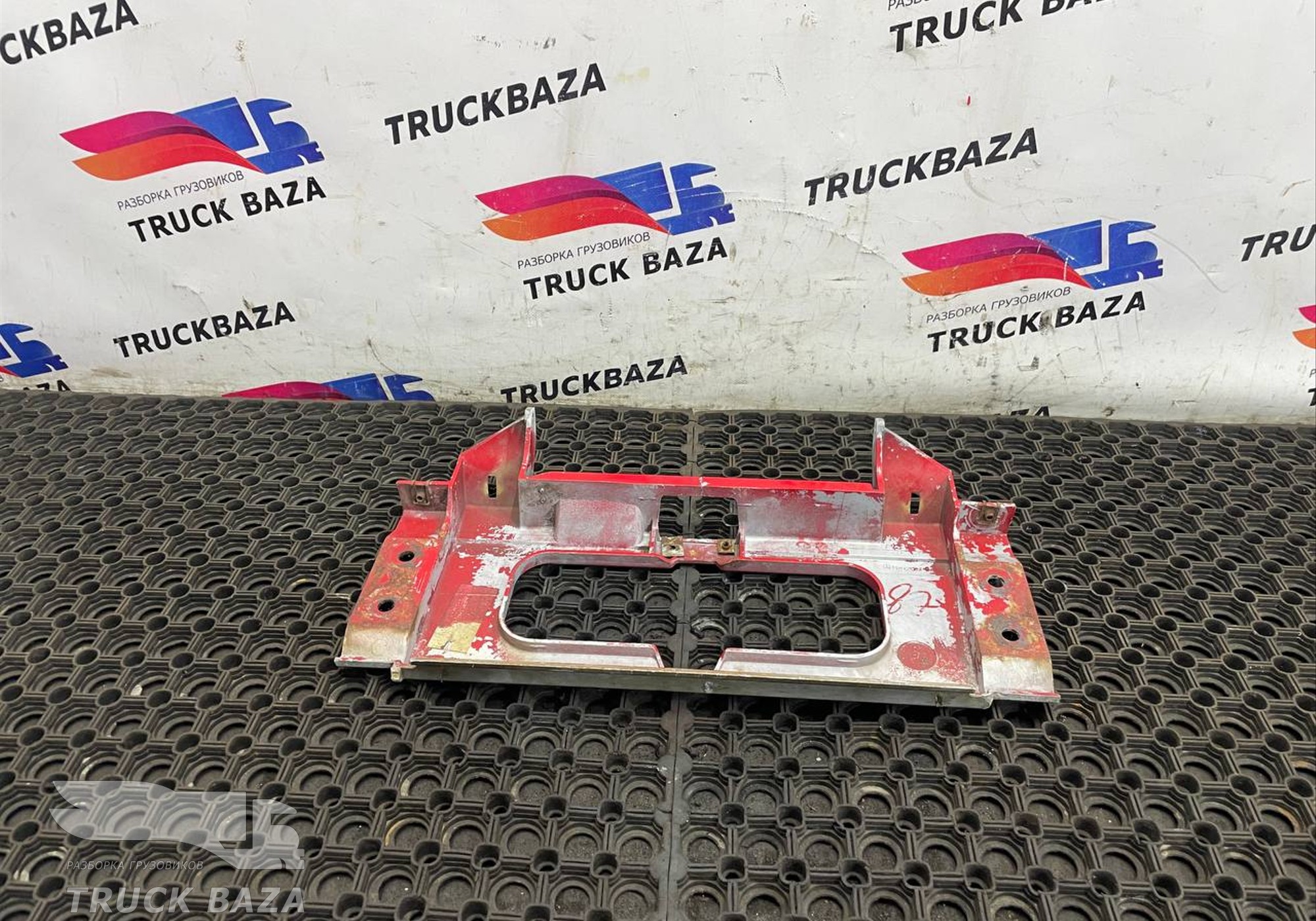 9438850301 Накладка бампера центральная для Mercedes-Benz Actros MP3 (с 2008)