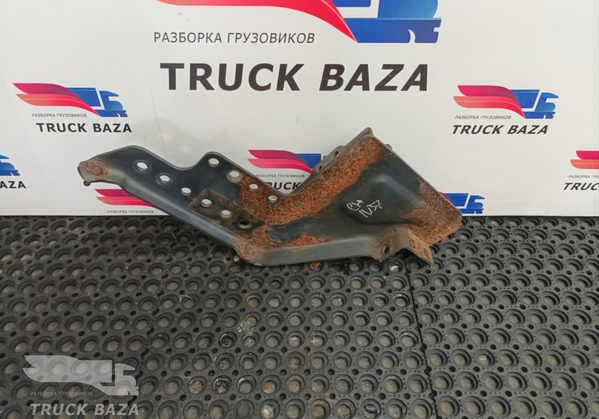 41298020 Кронштейн усилителя бампера правый для Iveco