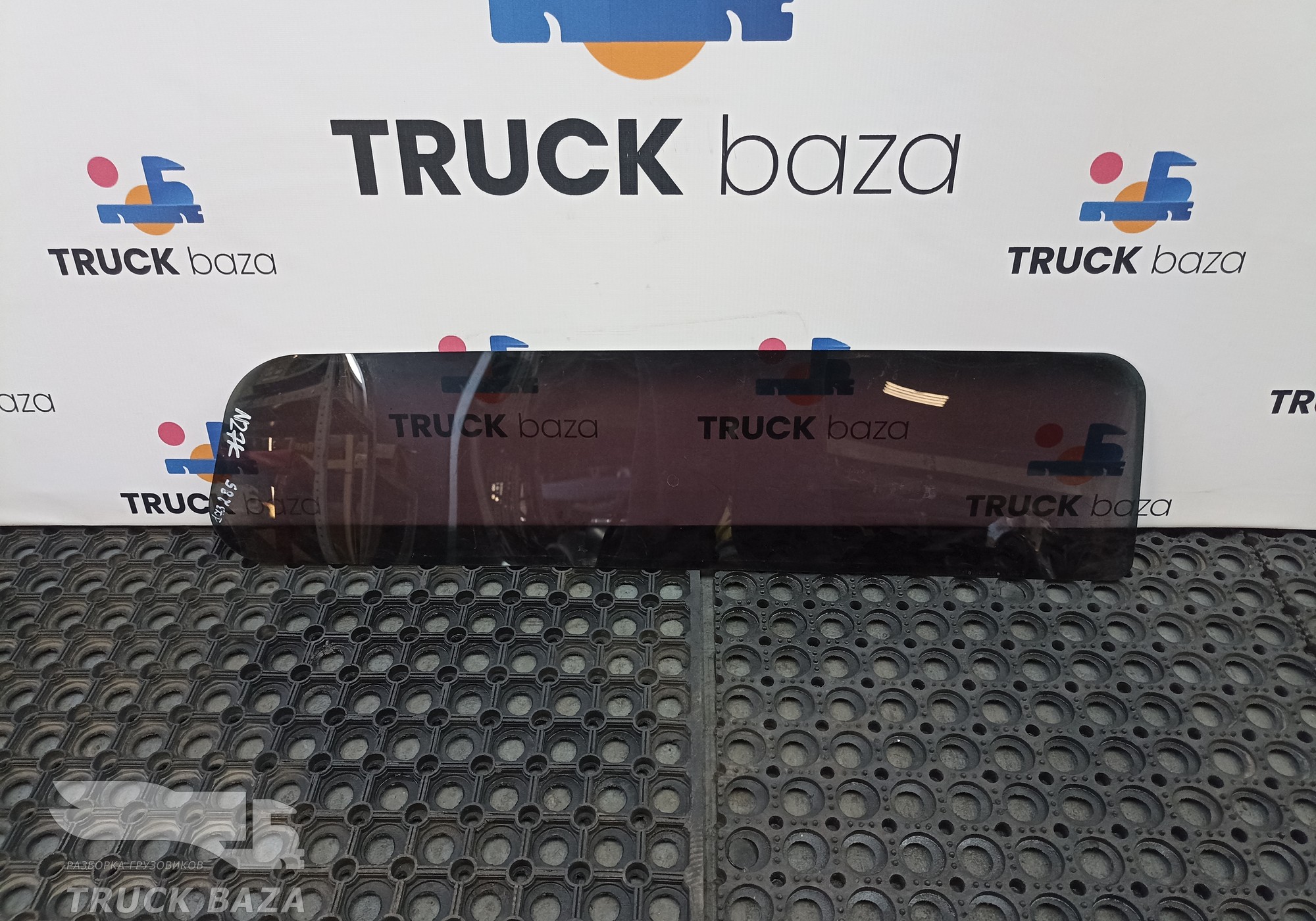 81629442008 Стекло боковое верхнее для Man TGX II (с 2012)