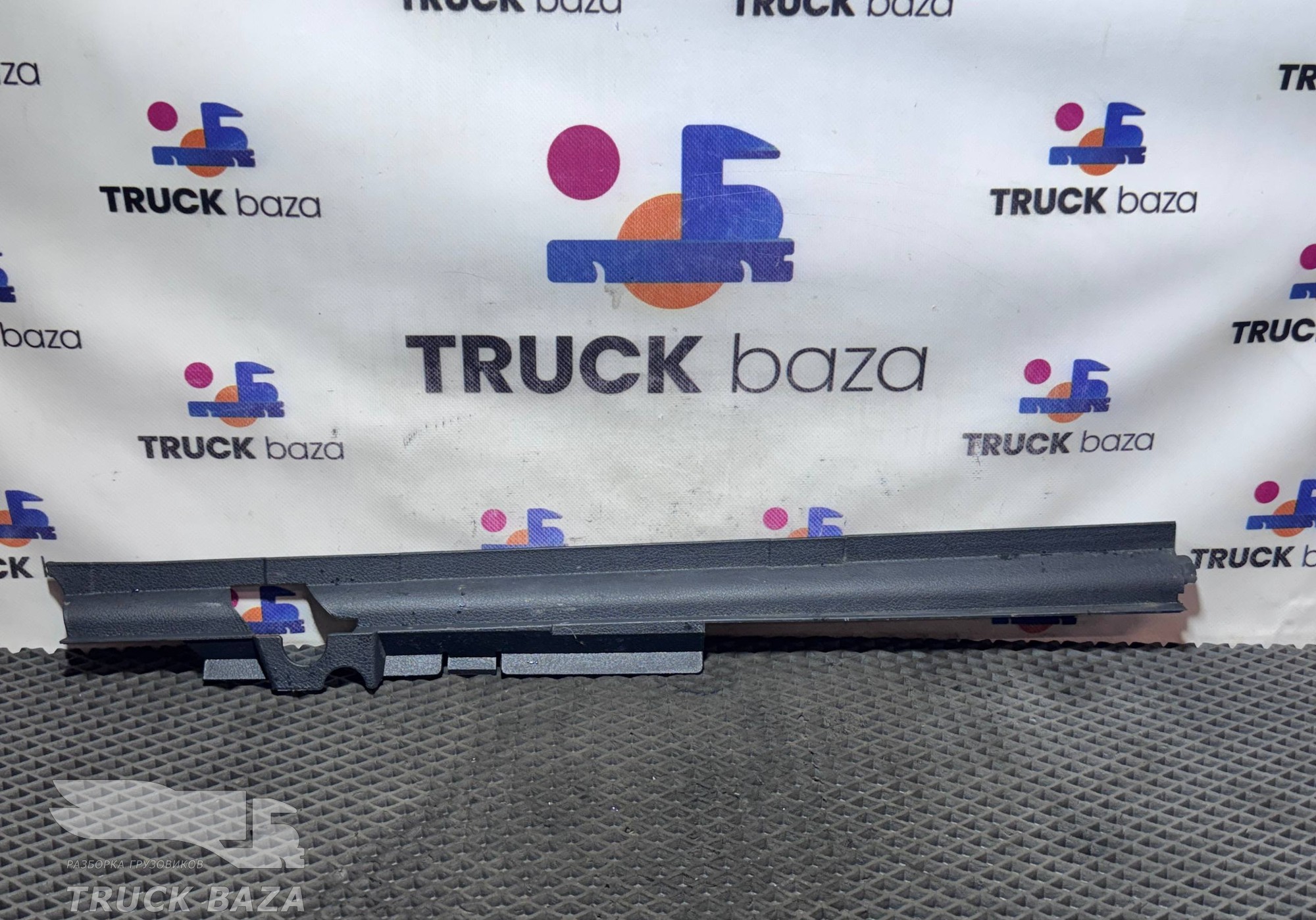 A9406920001 Накладка стойки левой