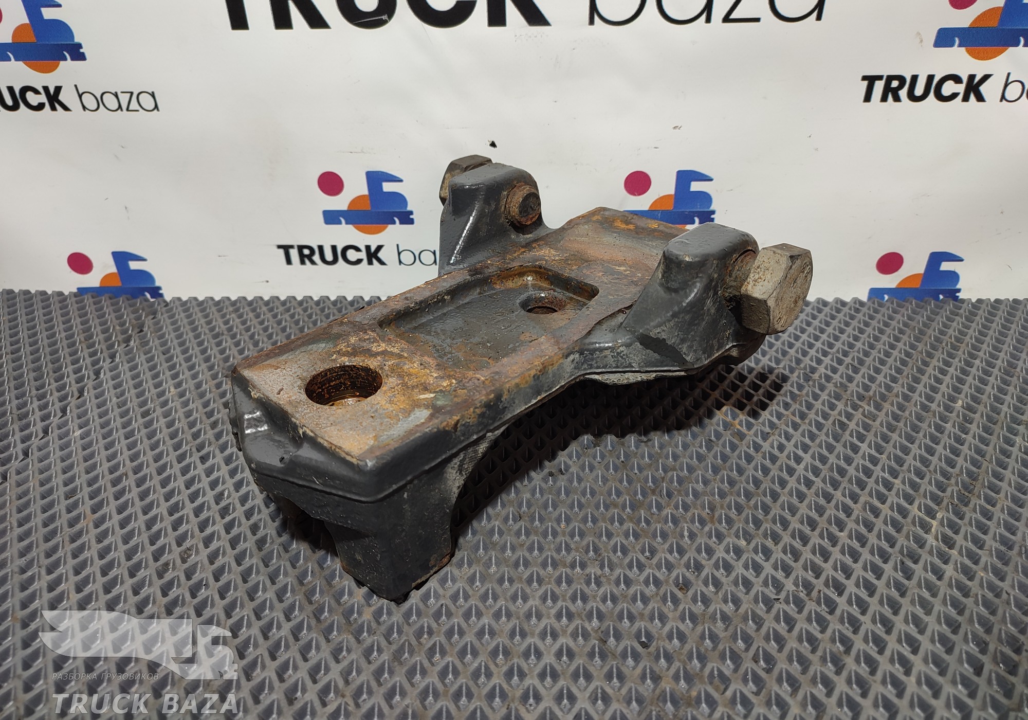 1383644 Проставка полурессоры