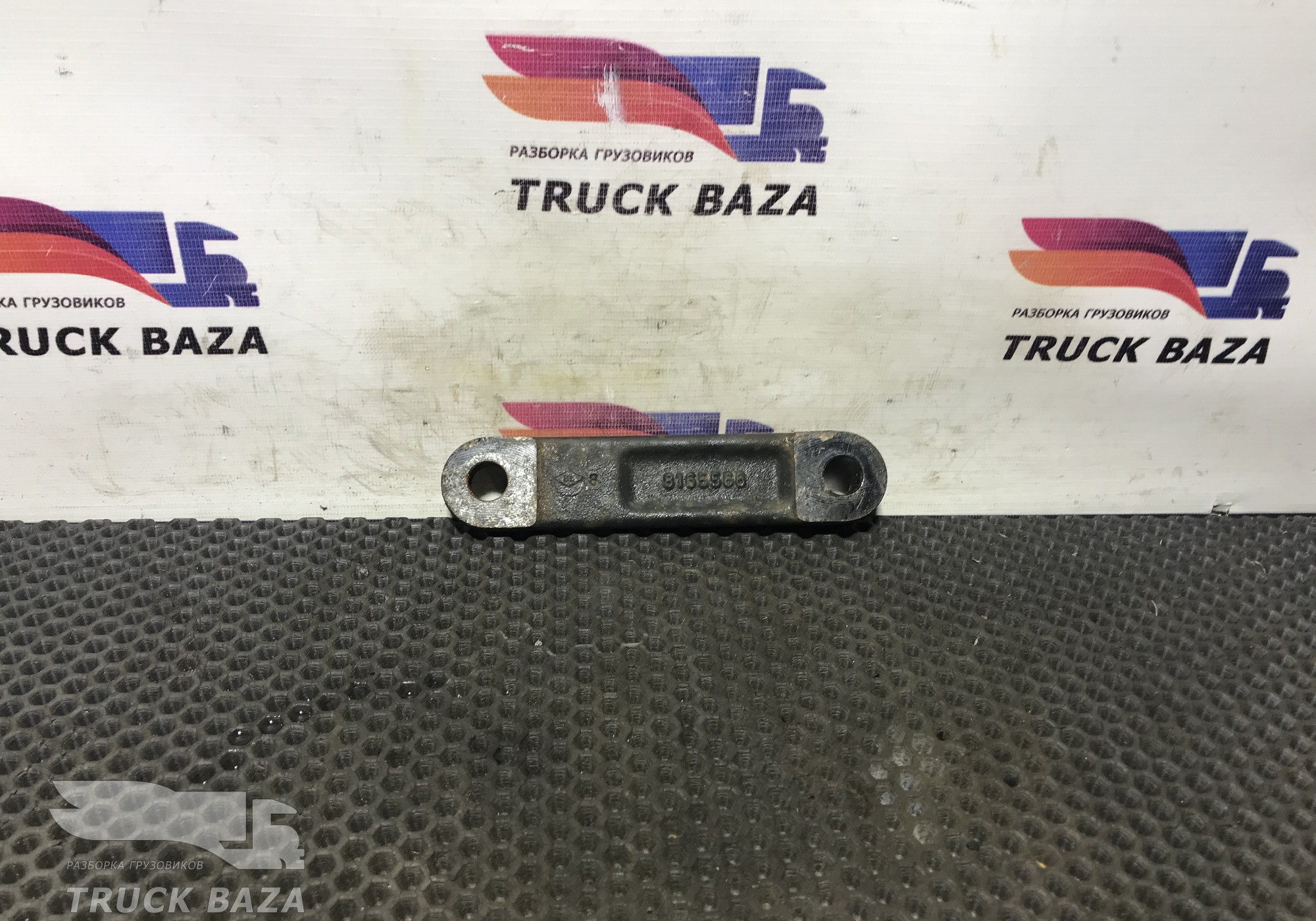 8165566 Проставка траверсы КПП для Iveco