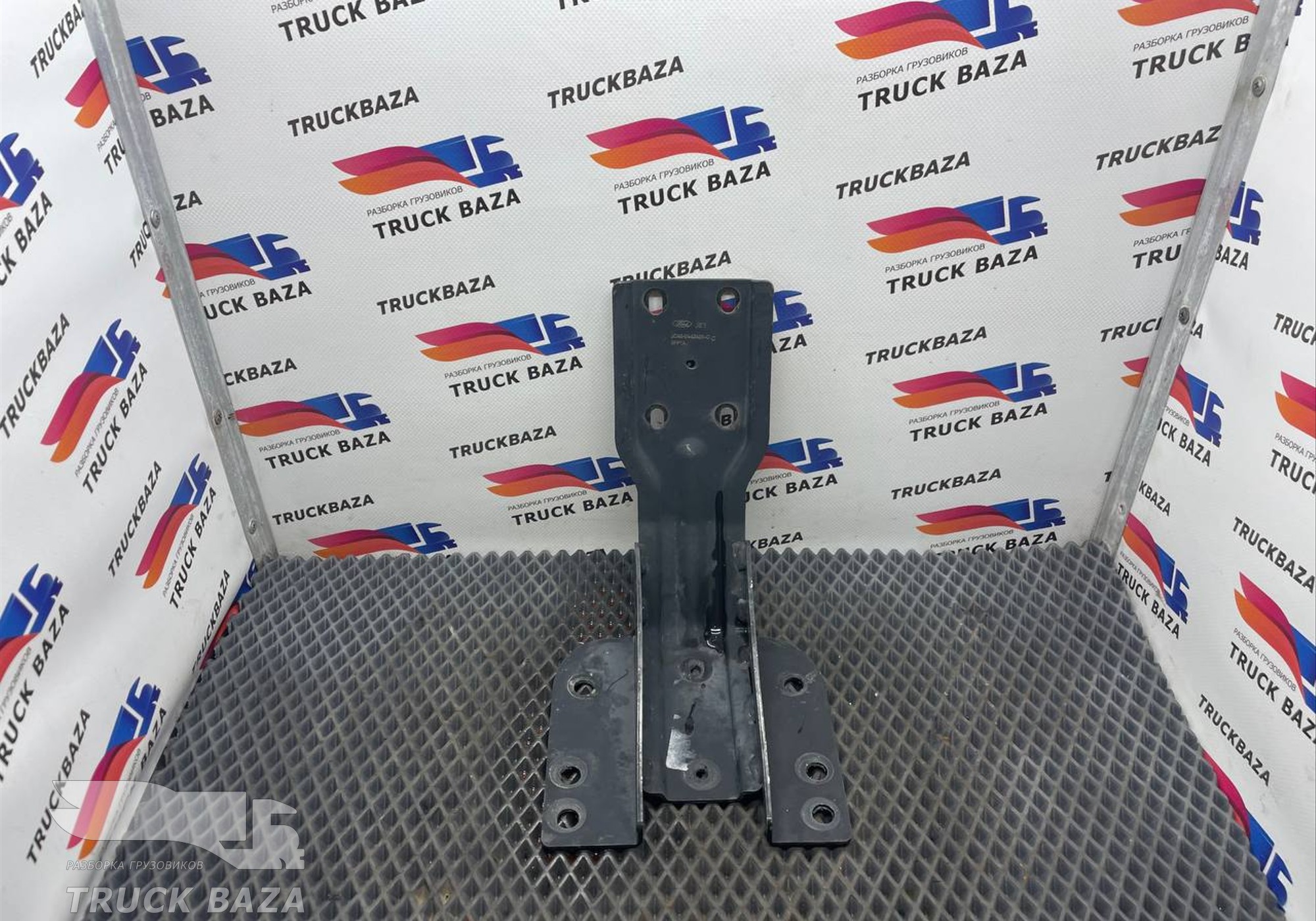 JC46E442A01C Кронштейн спойлера для Ford F-MAX (с 2018)