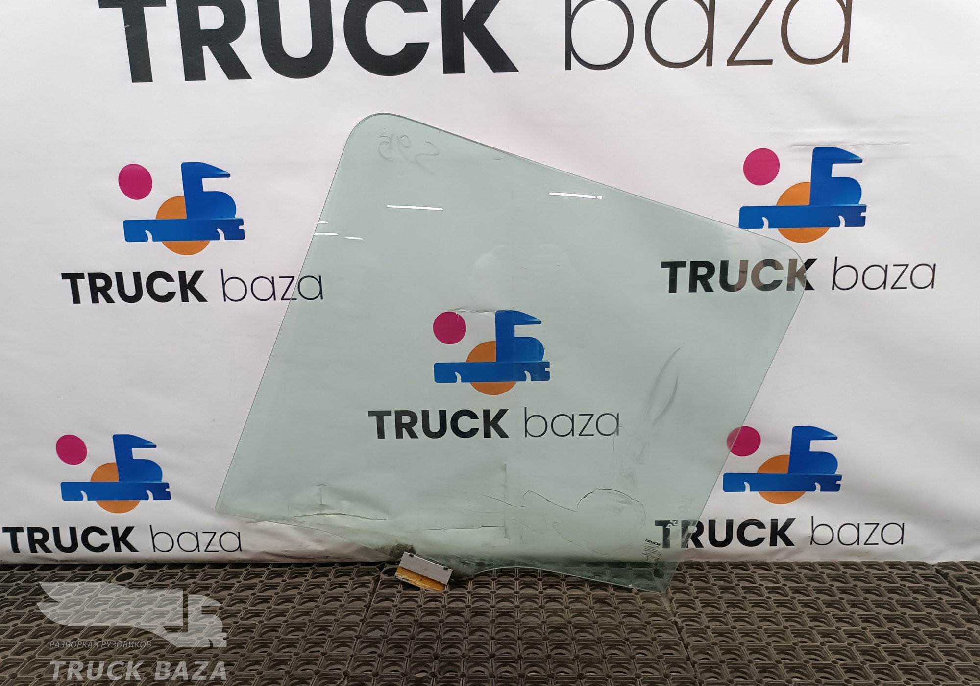 1306260 Стекло двери правой для Scania 4-series T (с 1995 по 2007)