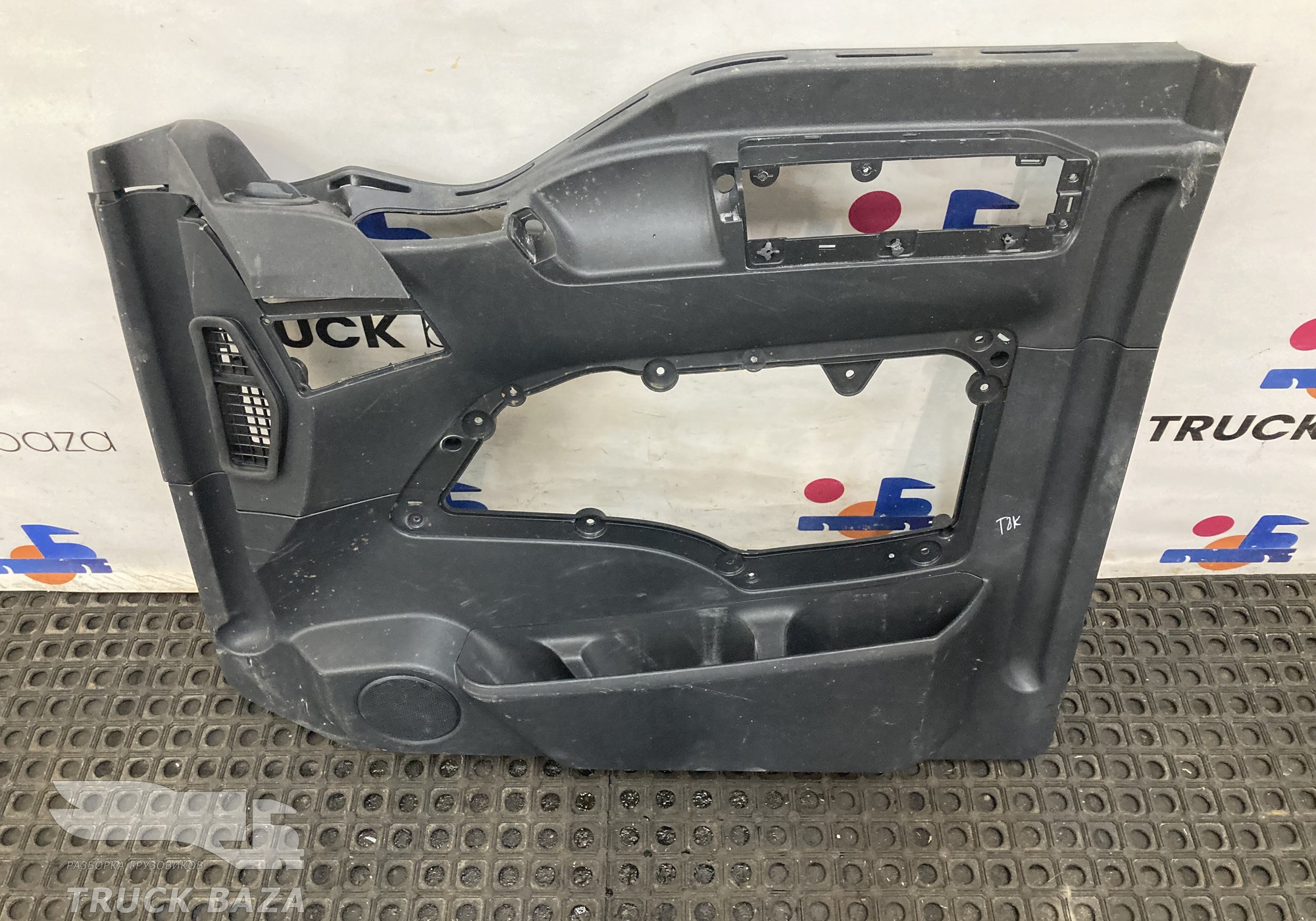 812W626306081 Обшивка двери правой для Sinotruk Sitrak C7H