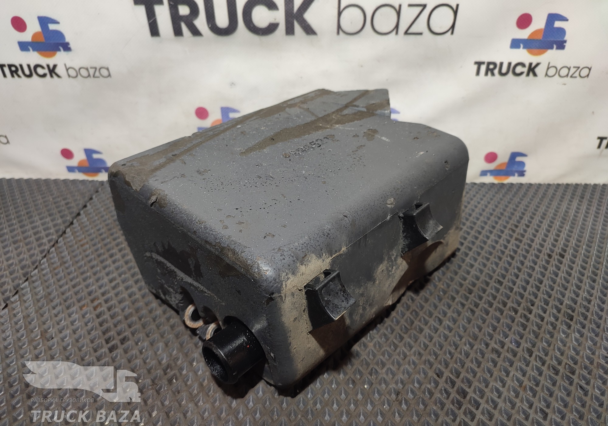 1896521 Корпус фильтра картерных газов