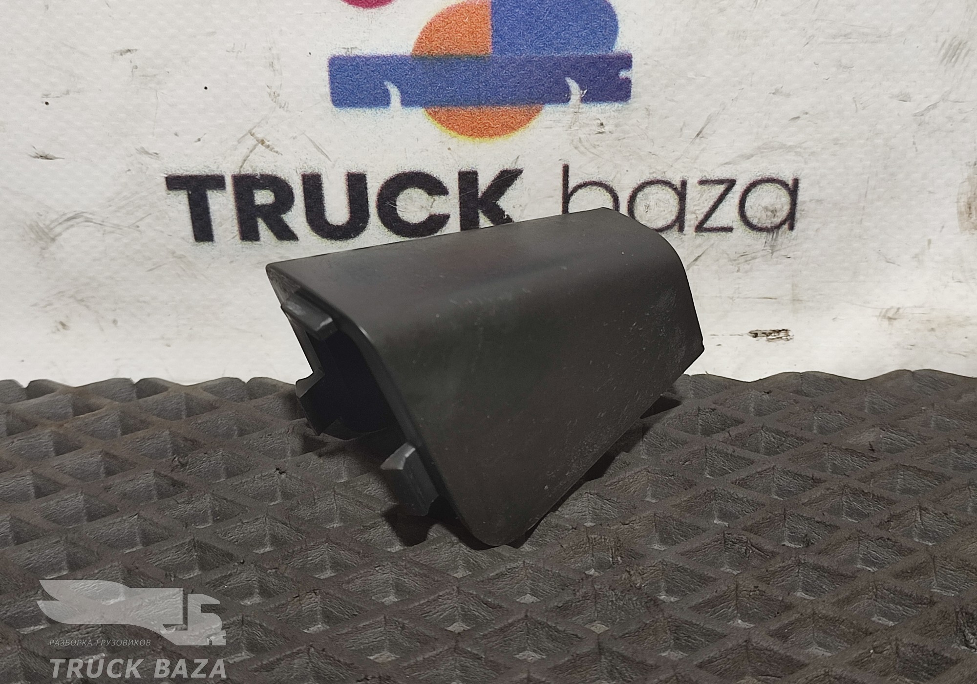 82217709 Заглушка дверной карты левой для Volvo FH 4 (с 2012)