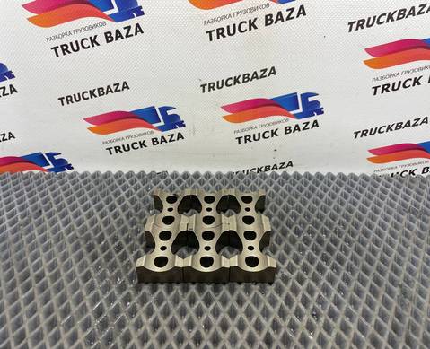 51042020136 Кронштейн вала рокеров (комплект) для Man TGX TG3 (с 2020)