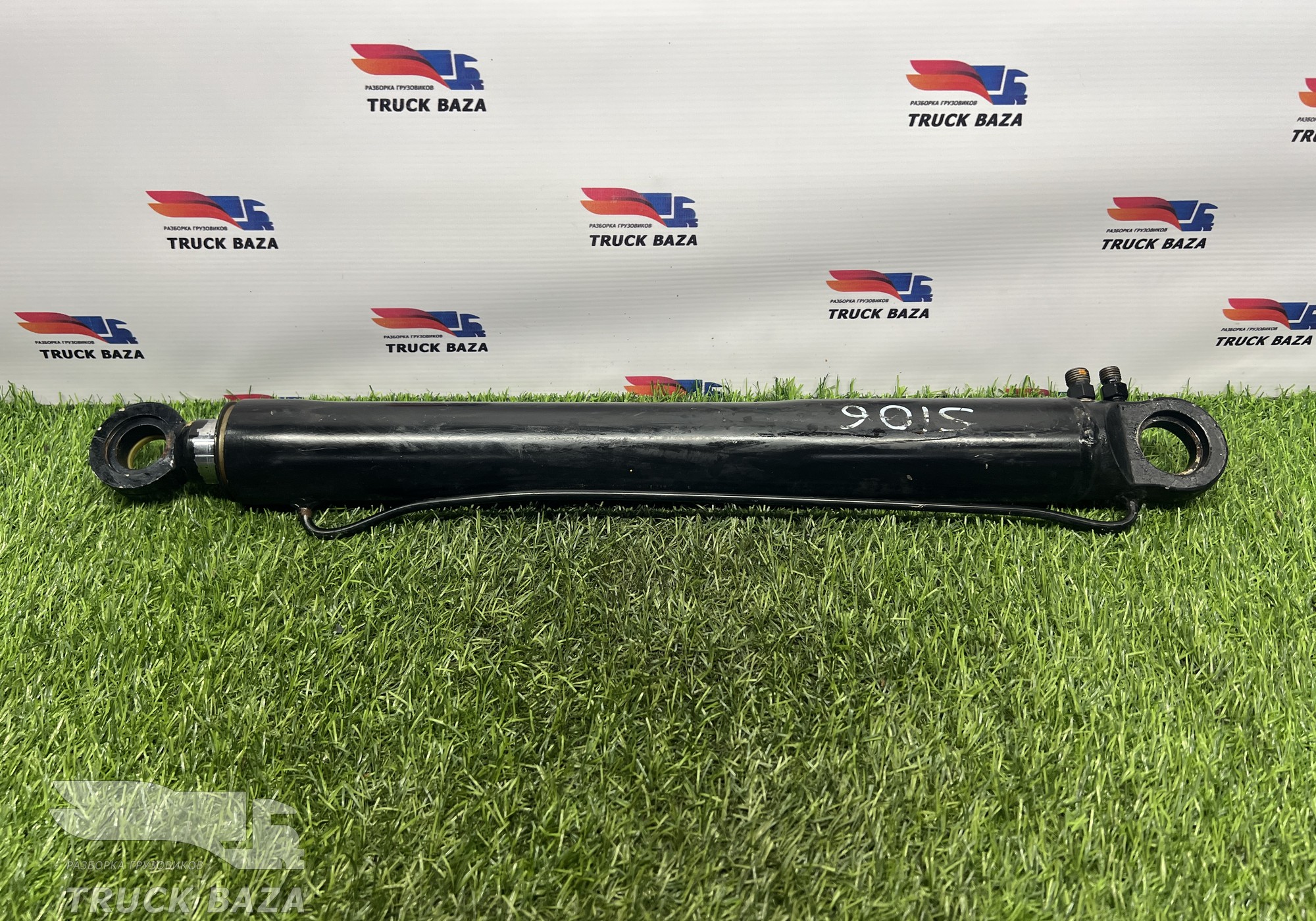 M4726008 Цилиндр подъёма кабины