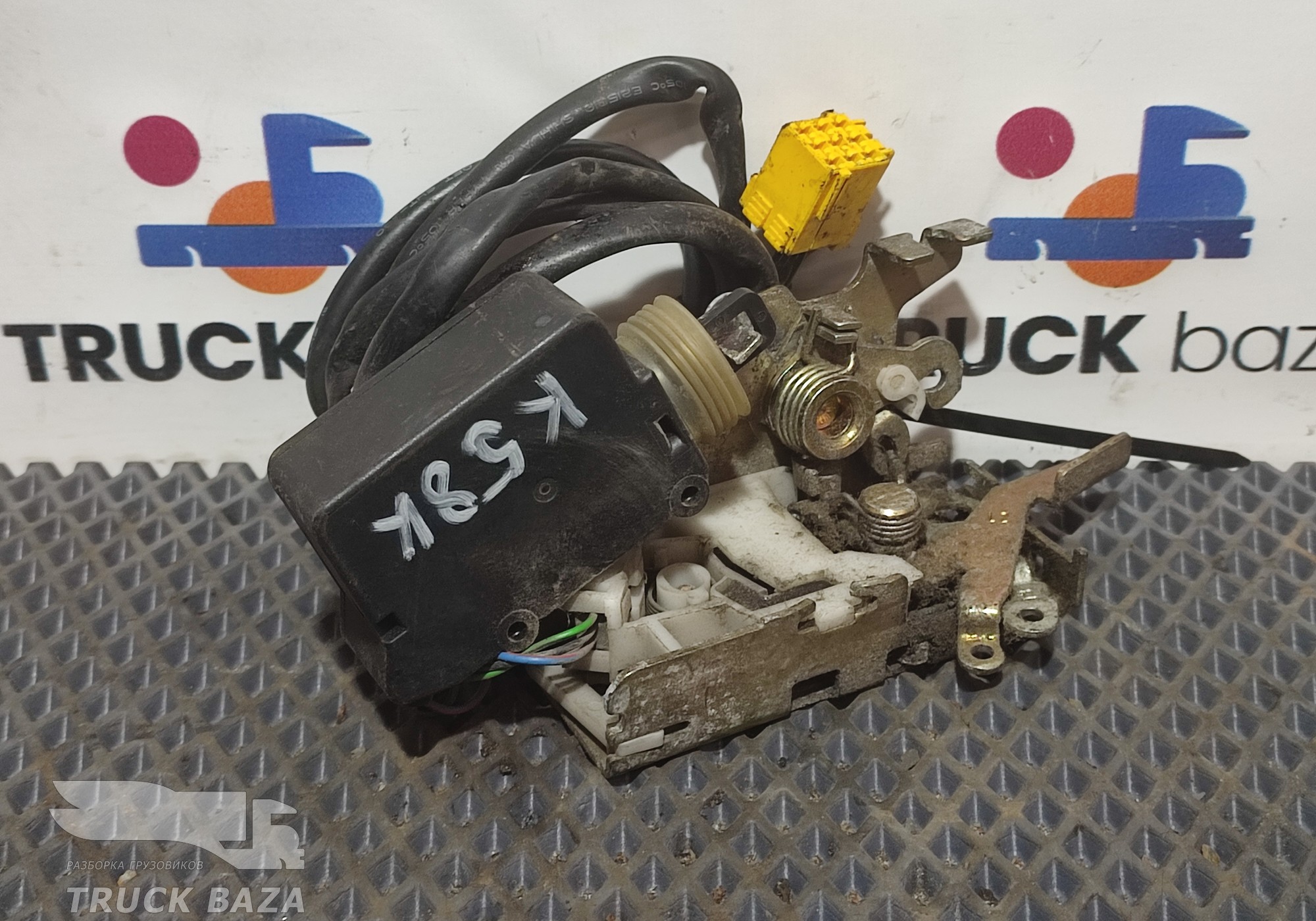 9737200535 Замок двери передней левой