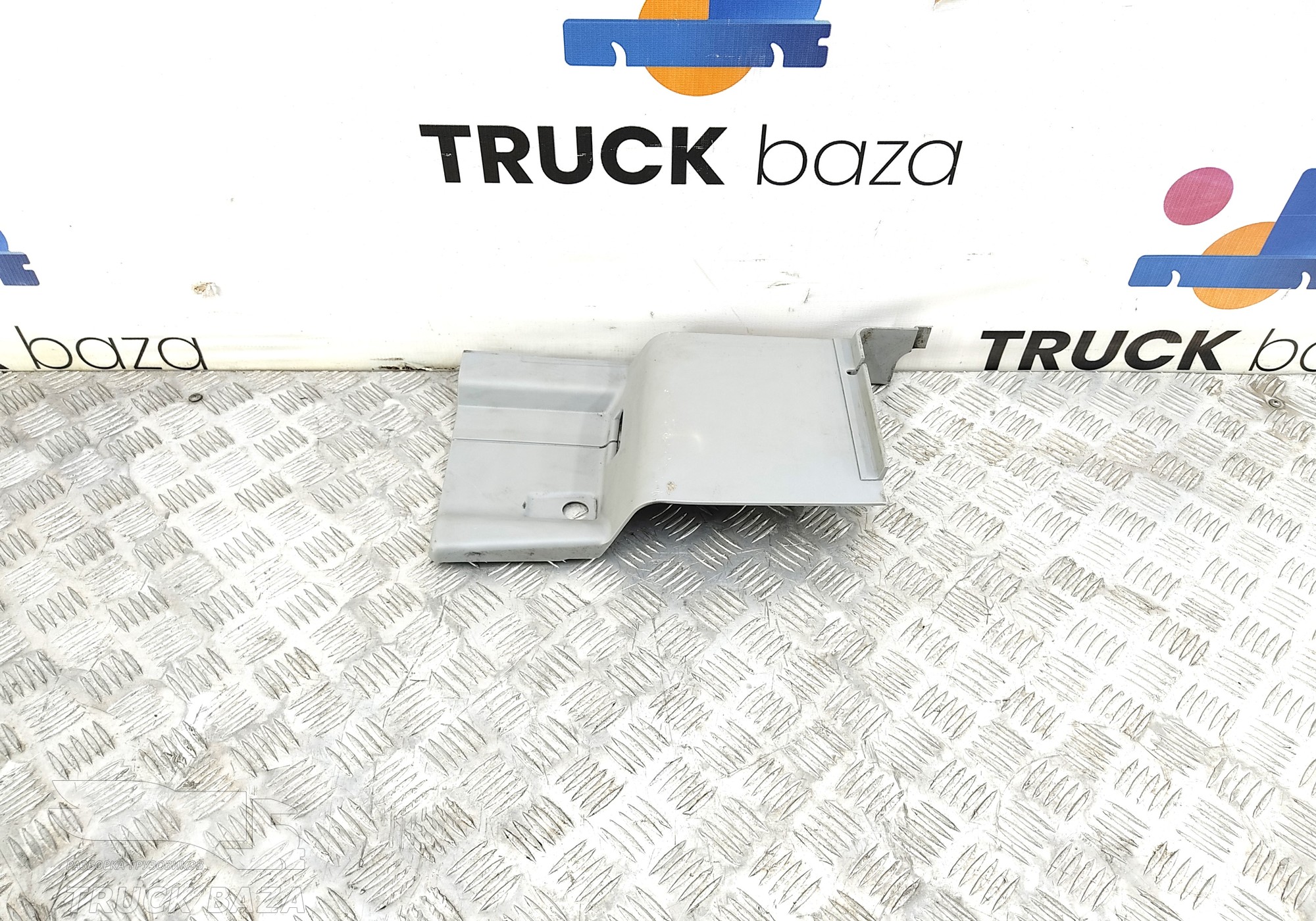 81625710057 Накладка ремня безопасности