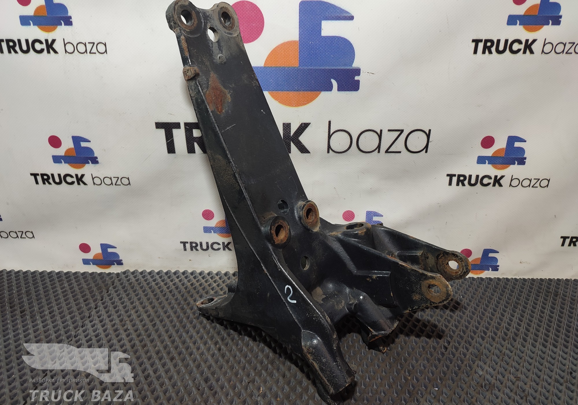 81417203148 Кронштейн торсиона кабины правый для Man TGX I (с 2007)