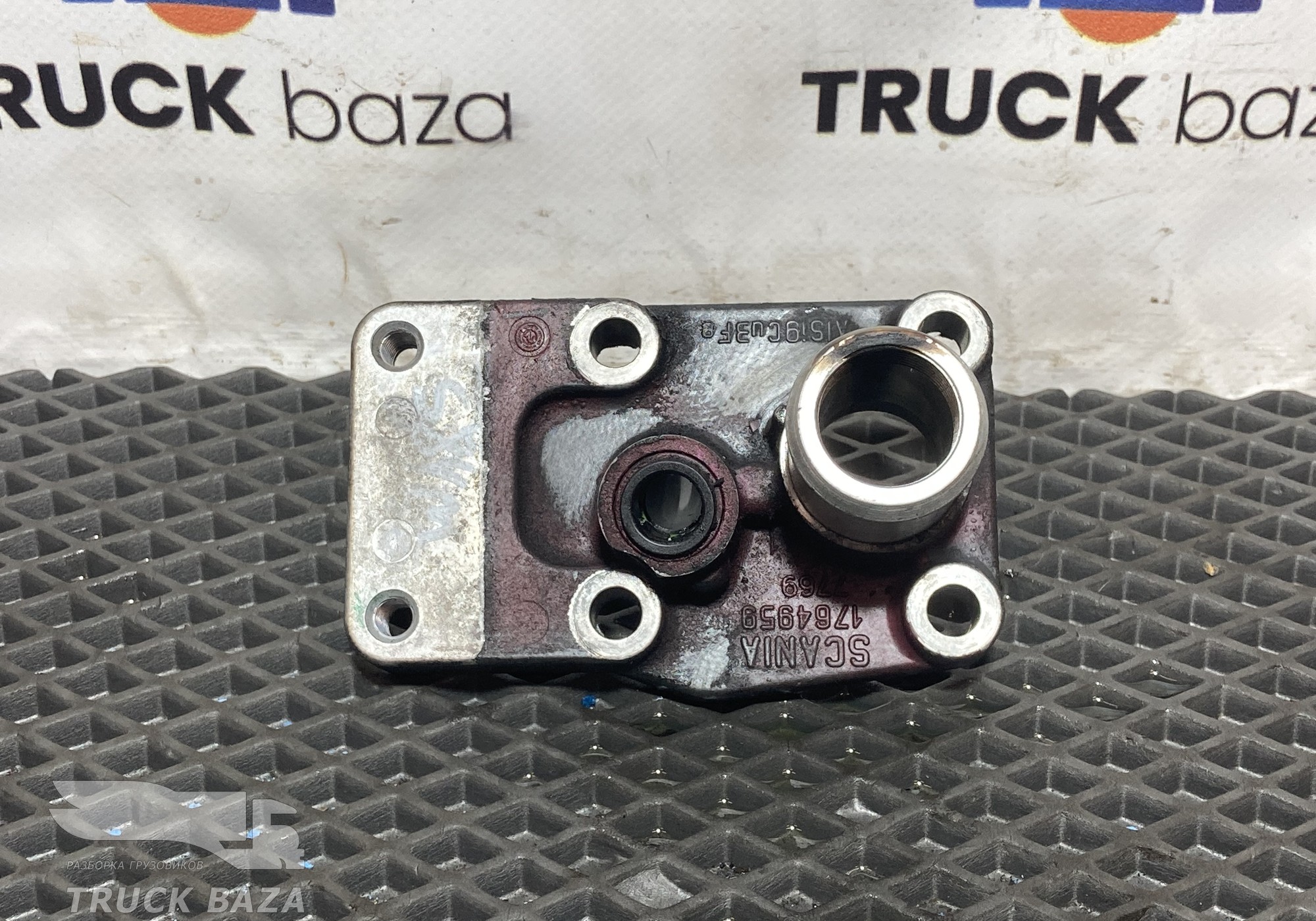 1764959 Фланцевая трубка заливной горловины