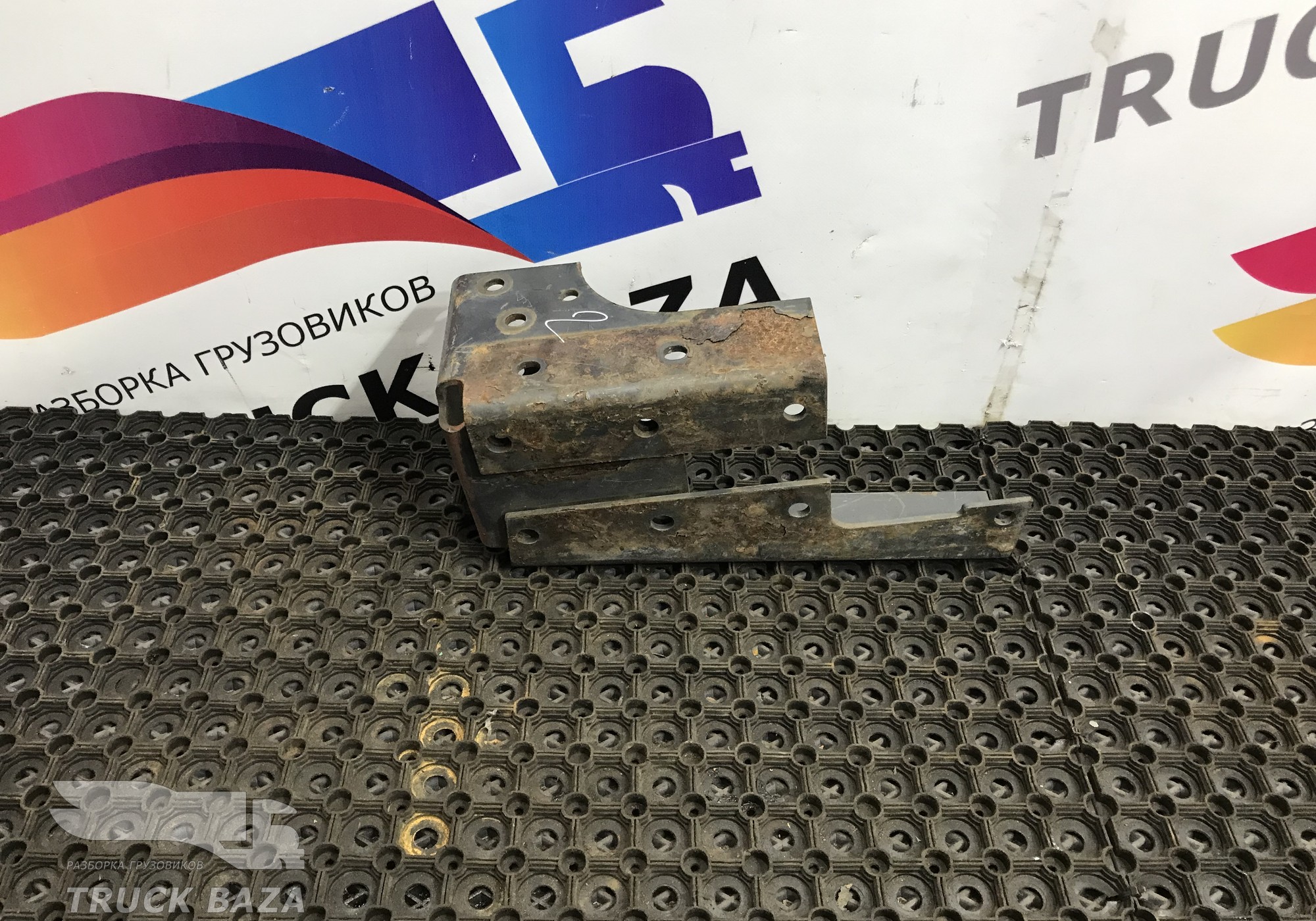 5010532083 Кронштейн задней траверсы правый для Renault Premium I (с 1996 по 2004)