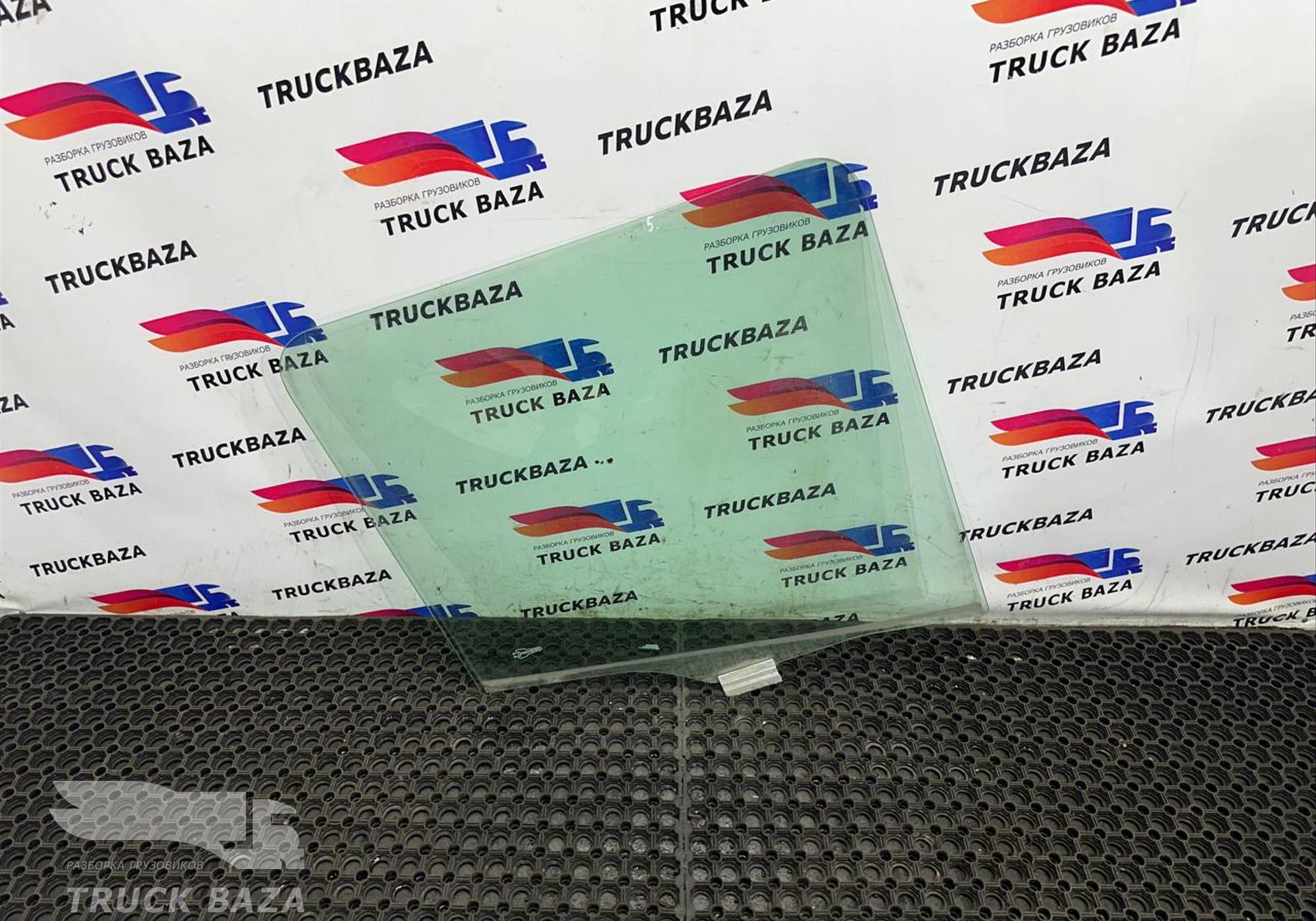 1306260 Стекло двери правой для Scania 4-series R (с 1995 по 2007)