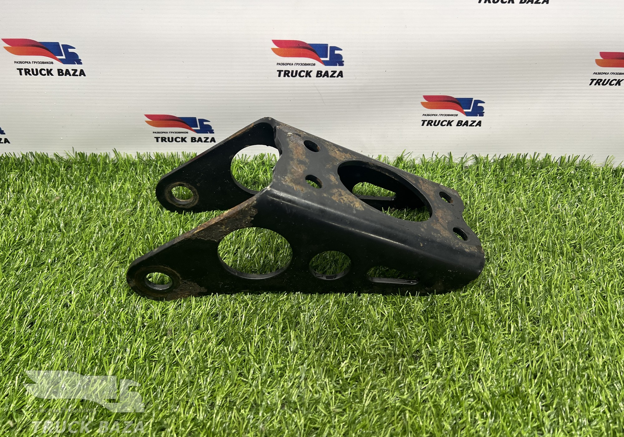 81437400195 Кронштейн амортизатора переднего