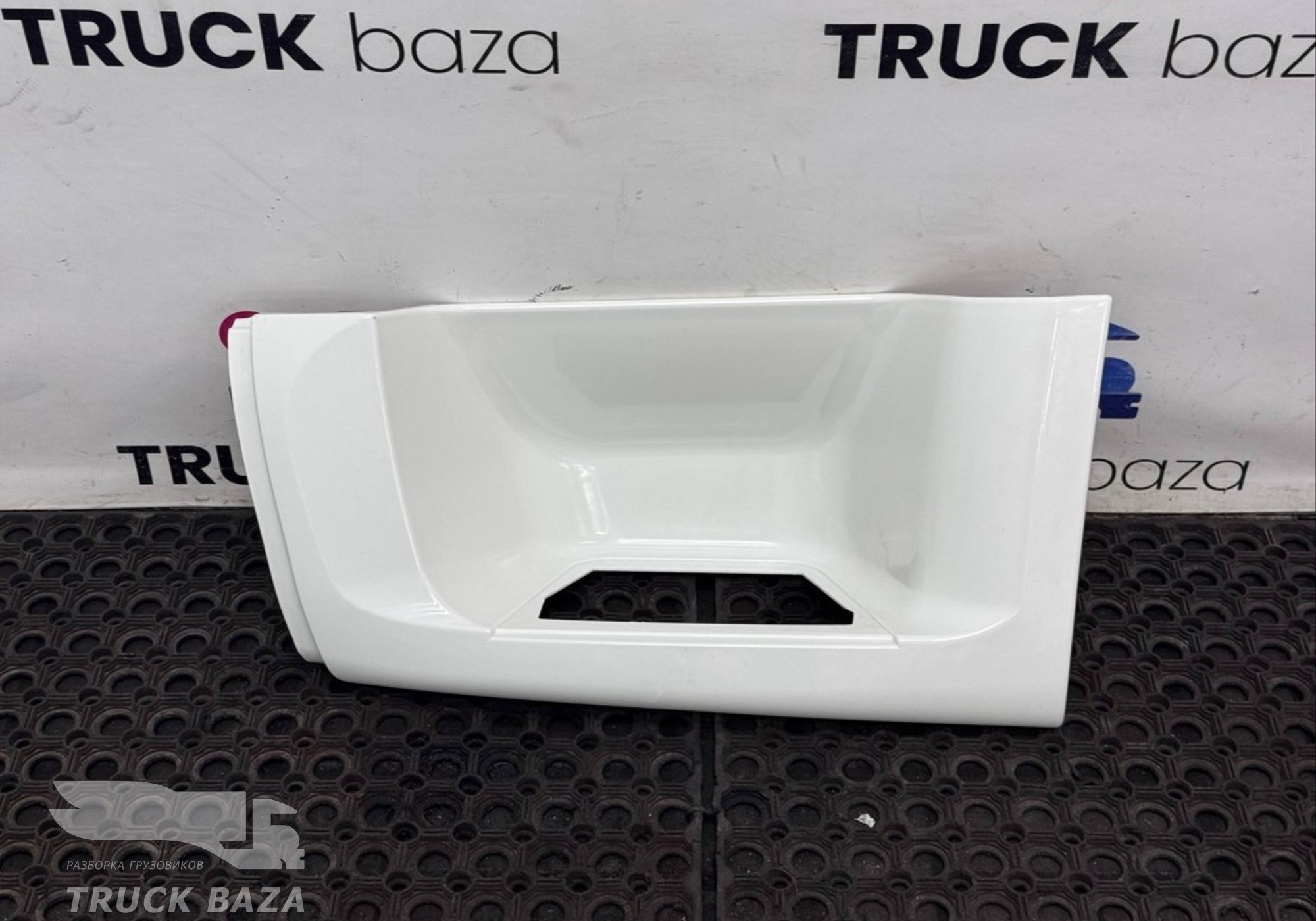 1642682 Корпус подножки левой