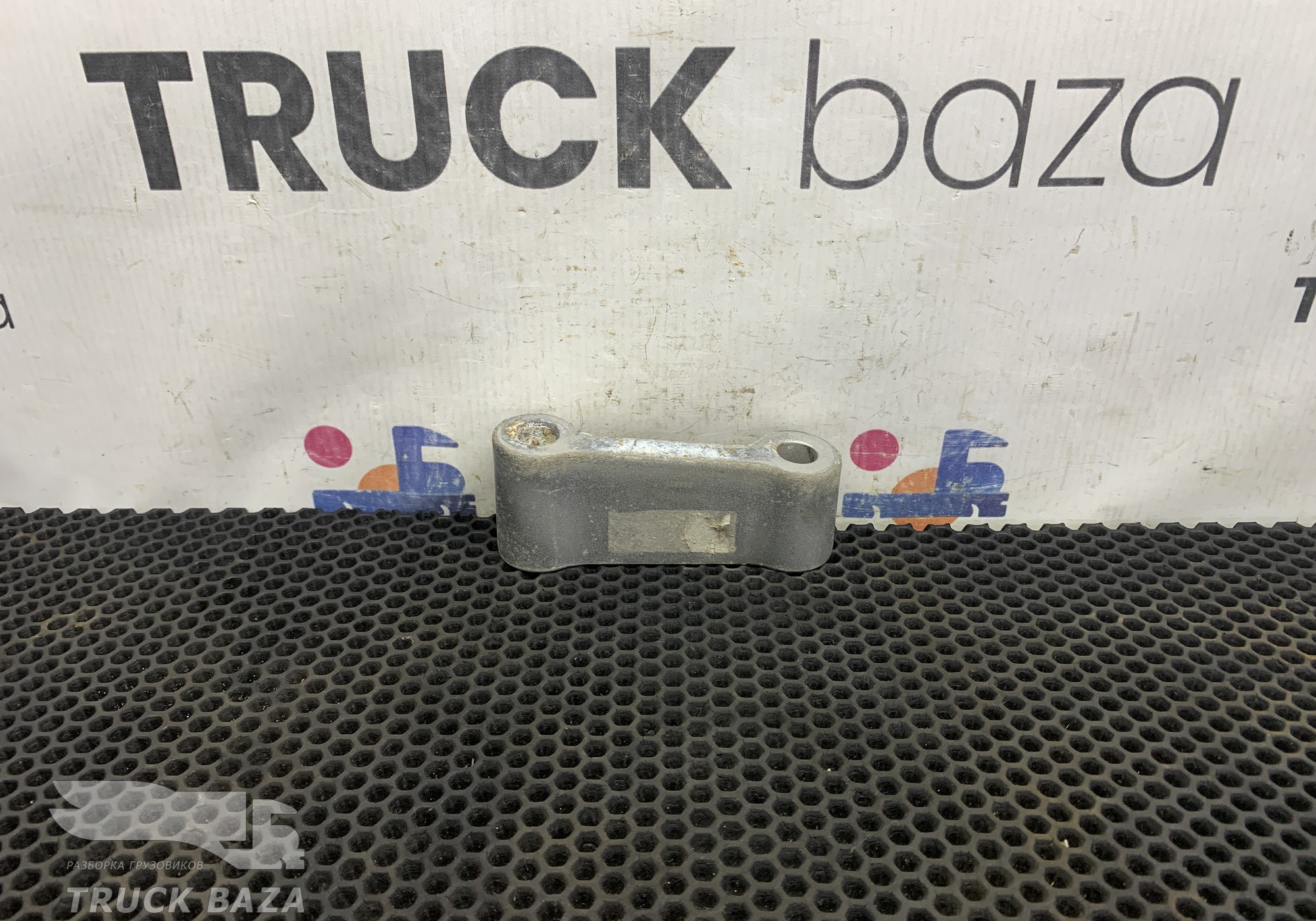 WG9925550717 Проставка кронштейна топливного бака для Sinotruk Sitrak C7H