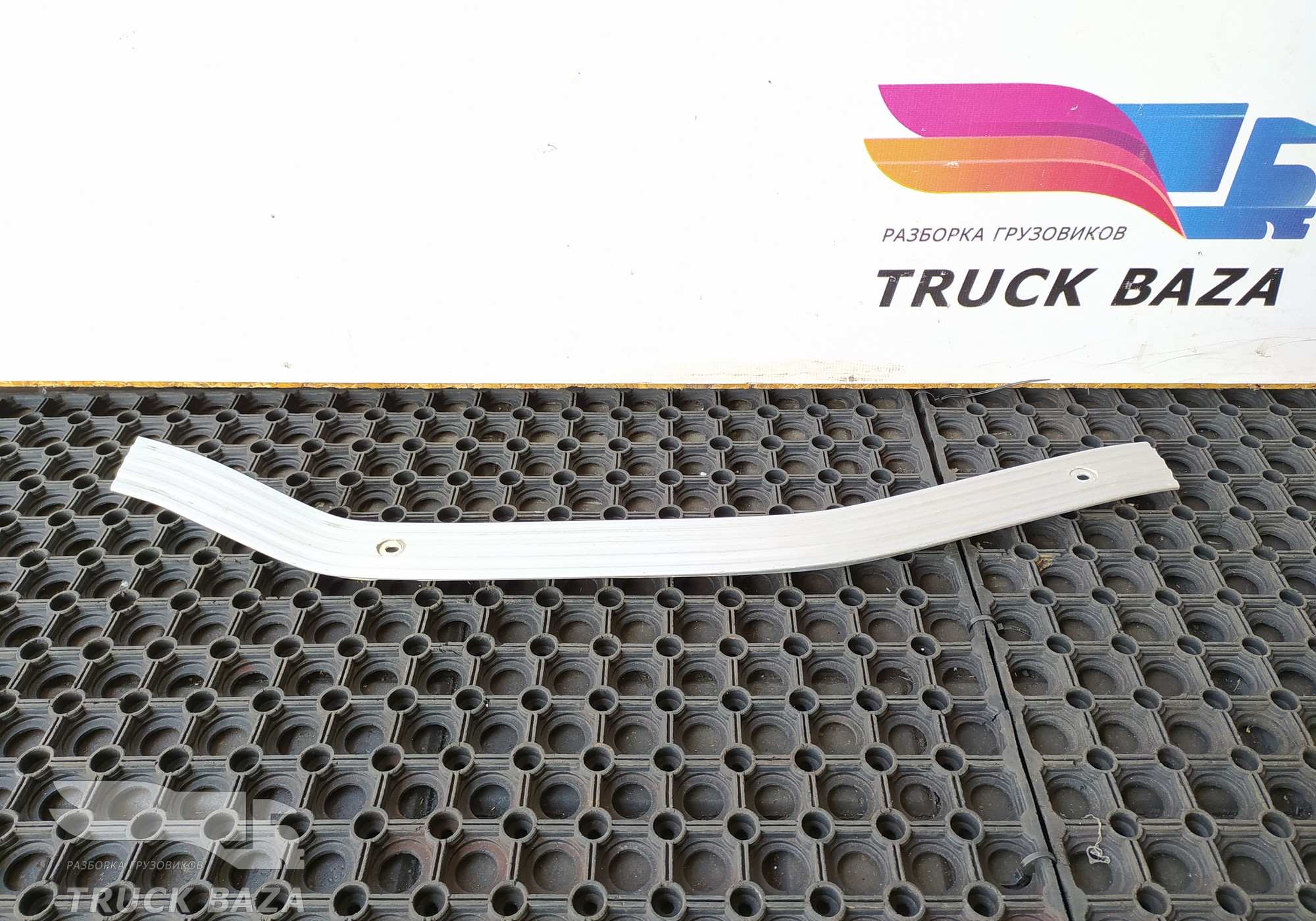 1476081 Накладка порога правая для Scania 4-series R (с 1995 по 2007)