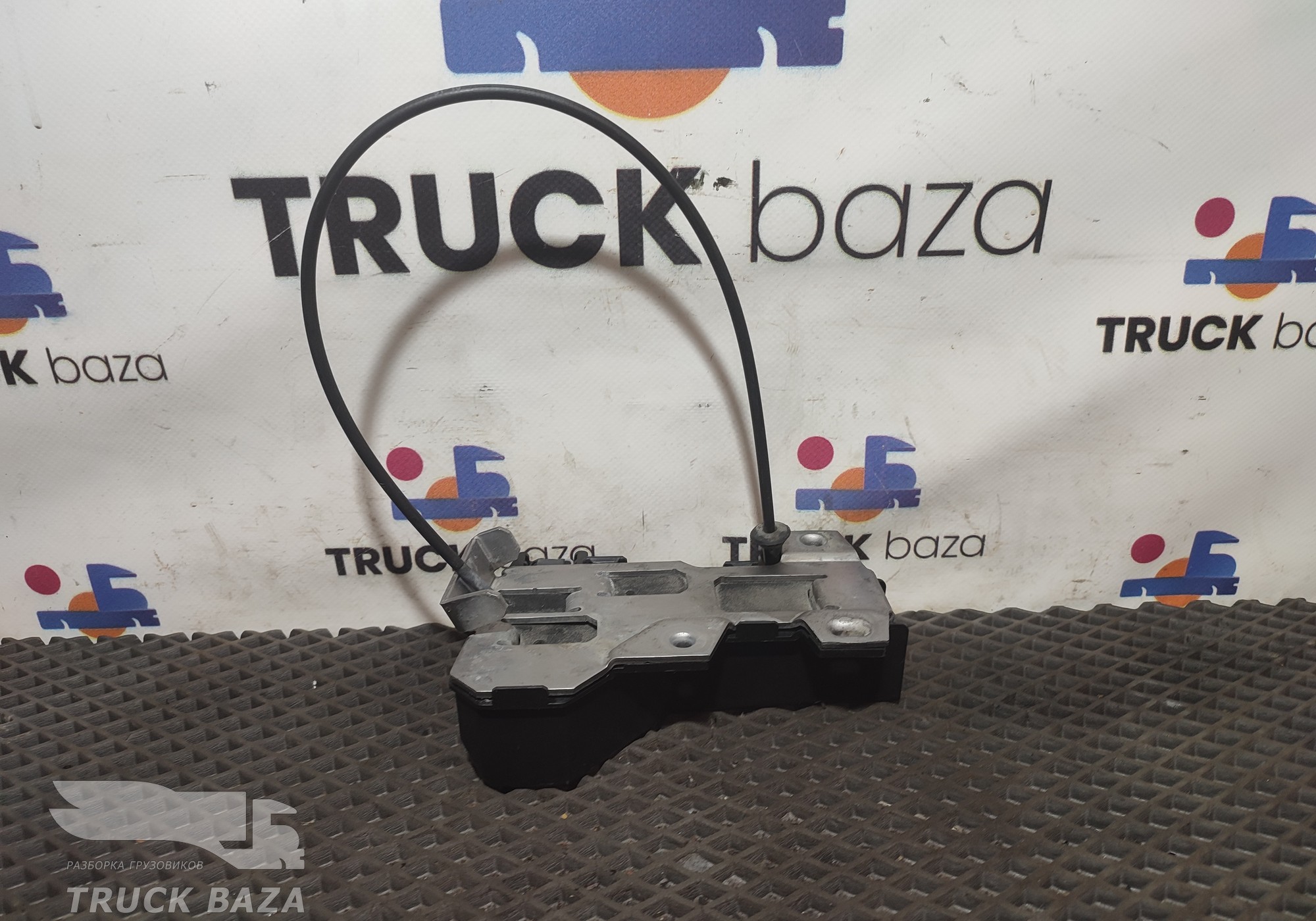 82208559 Замок капота для Volvo FH 4 (с 2012)