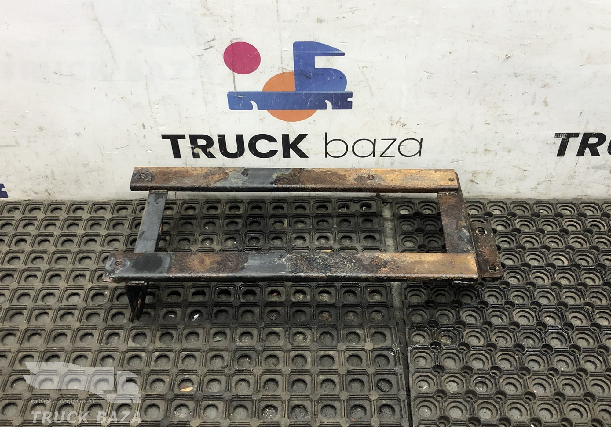 5490840315130 Кронштейн крыла переднего левого для КАМАЗ 5490 (с 2013)