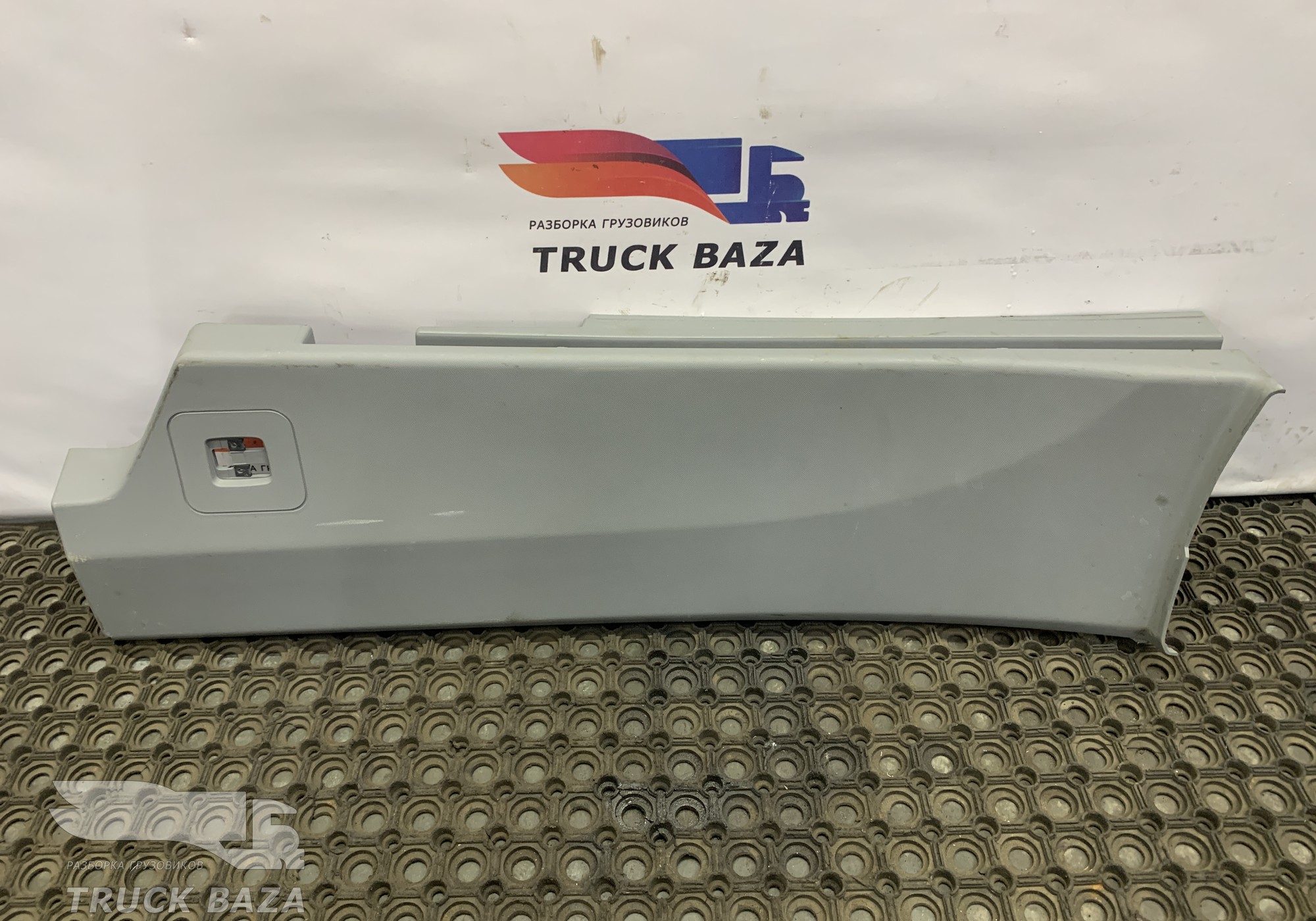 7482402162 Накладка салона боковая правая для Renault T (с 2013)