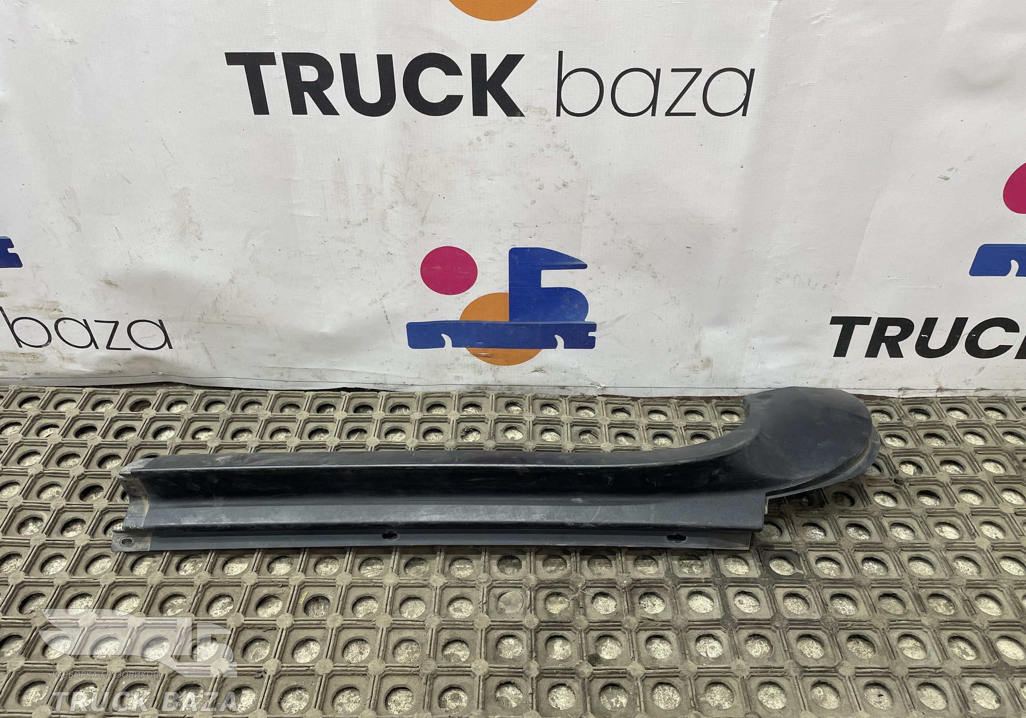 A9436980762 Накладка стойки правая