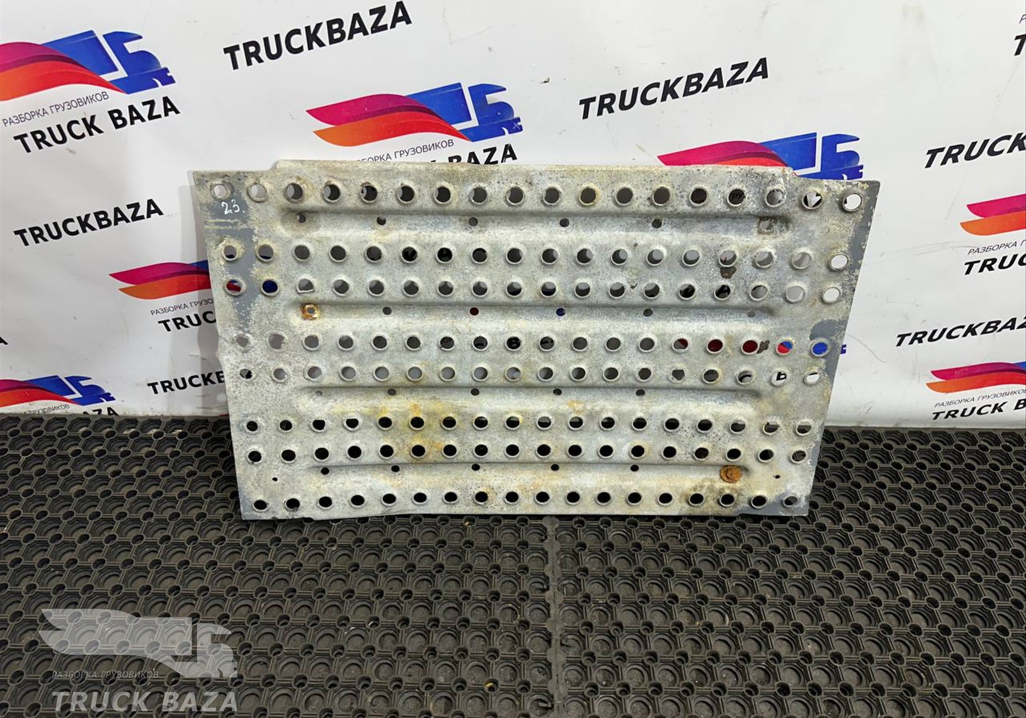 22570310 Трап на раму центральный для Volvo FH 4 (с 2012)