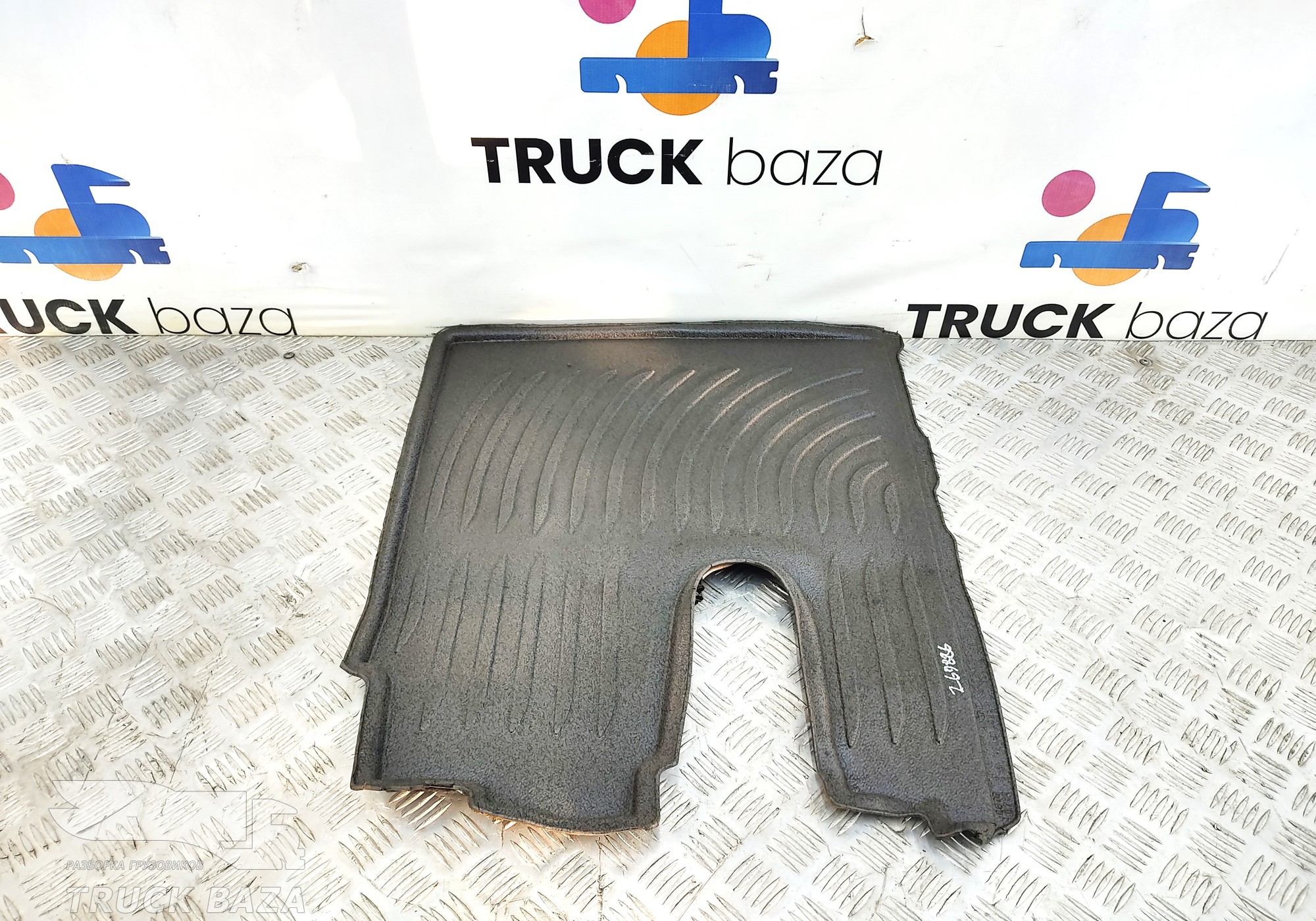 81628600870 Покрытие напольное левое для Man TGS II (с 2012)