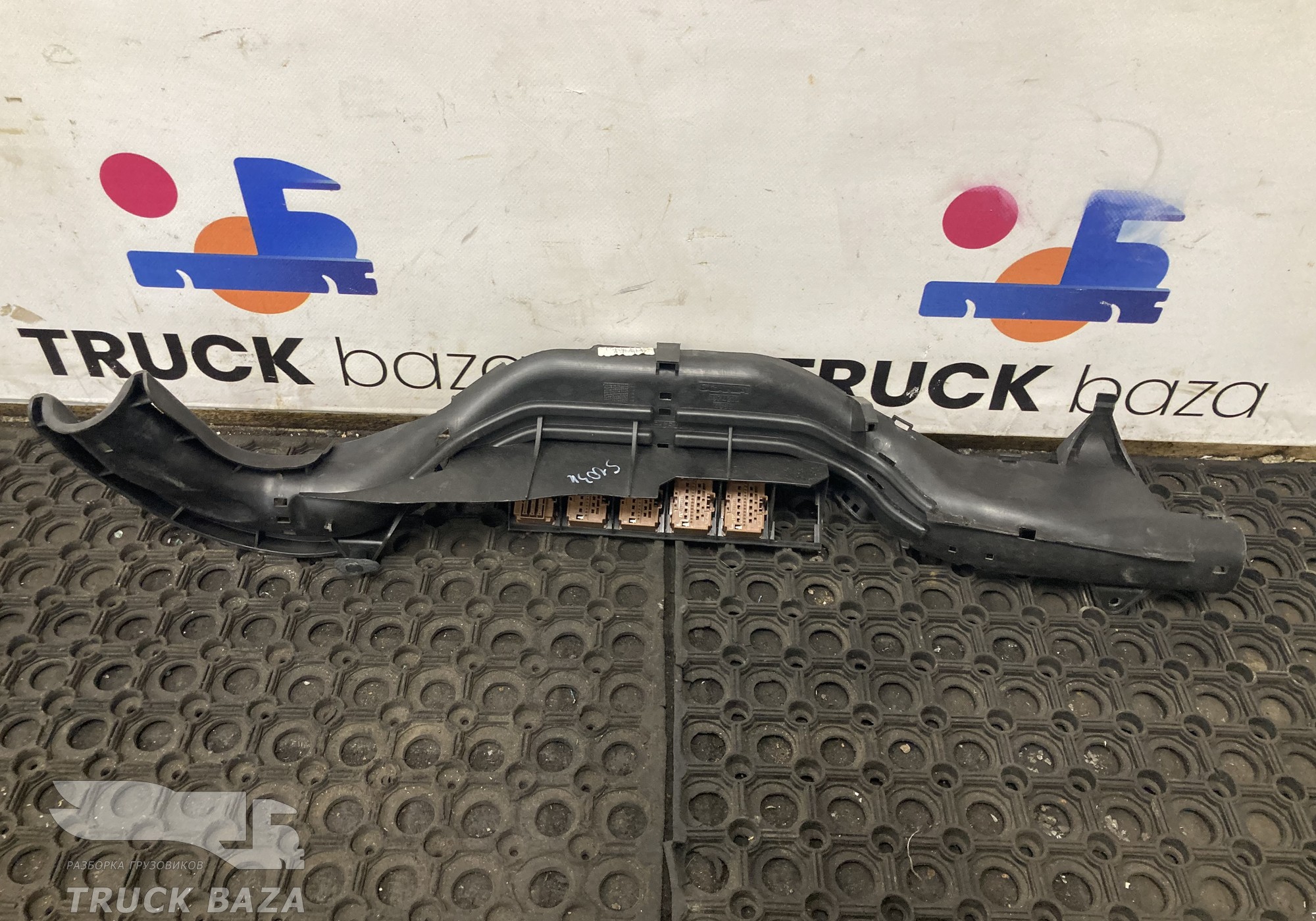 1874210 Кронштейн электропроводки