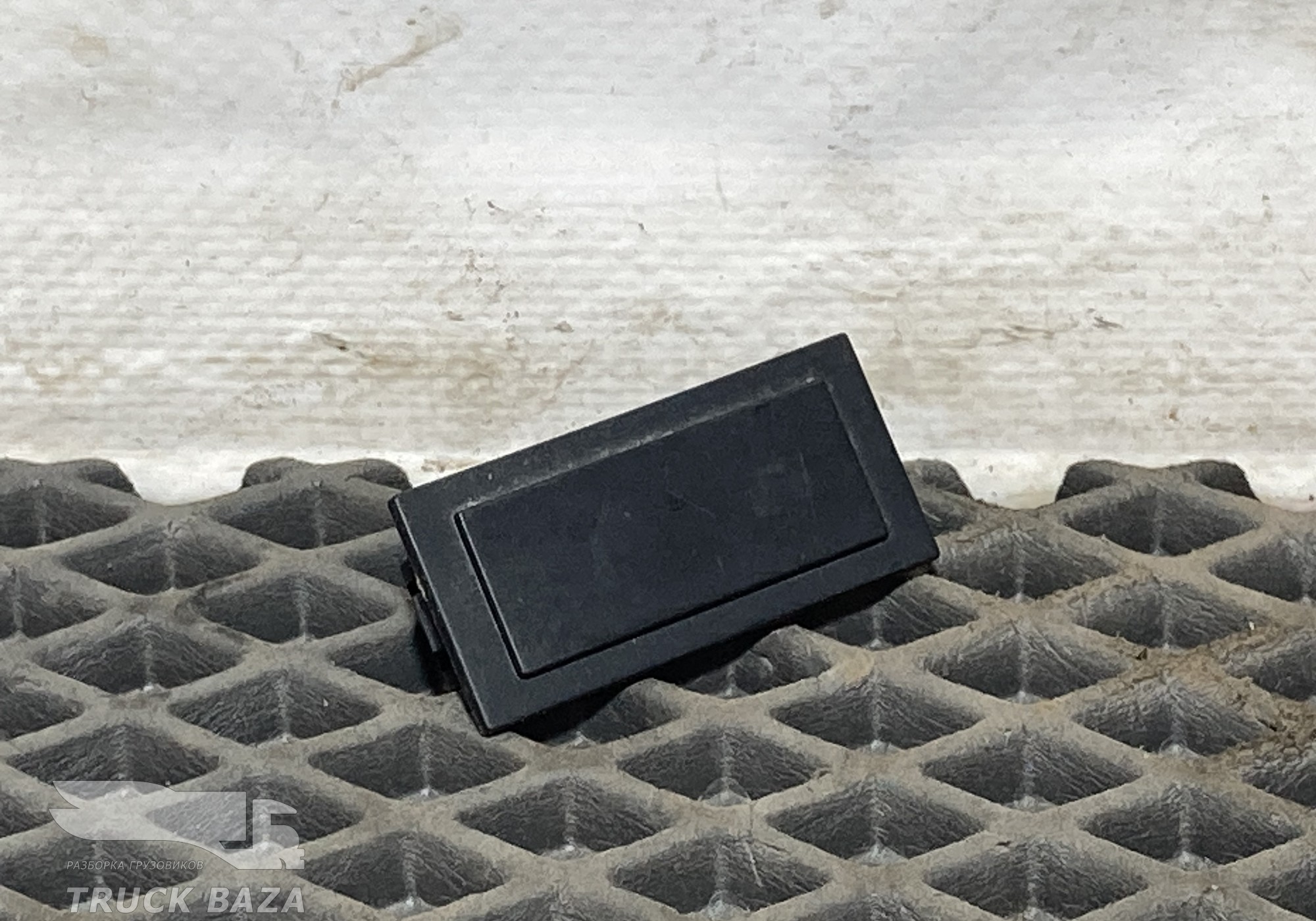 812W255036101 Заглушка кнопки для Sinotruk Sitrak C7H