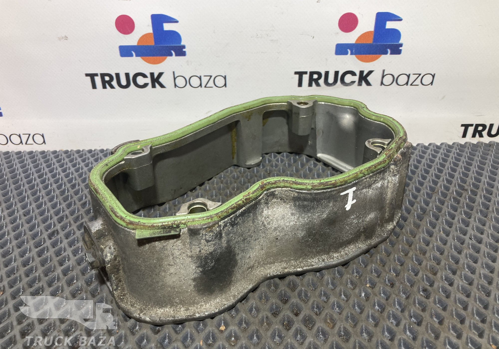 1880754 Проставка клапанной крышки