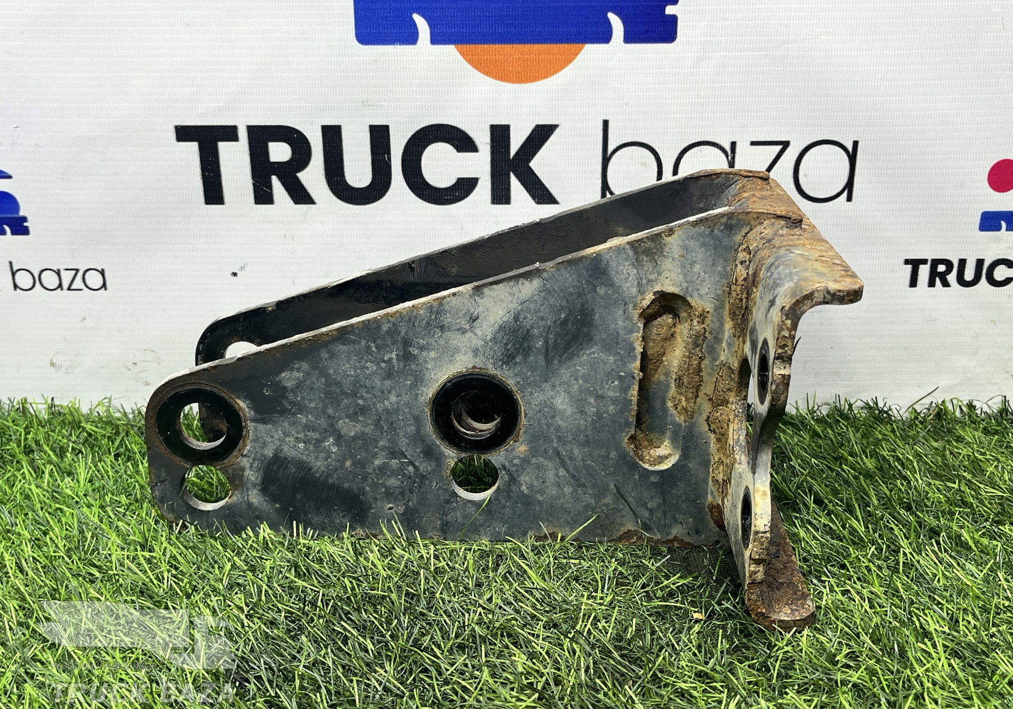 A9303100309 Кронштейн усилителя переднего бампера правый для Mercedes-Benz Axor II (с 2004 по 2010)