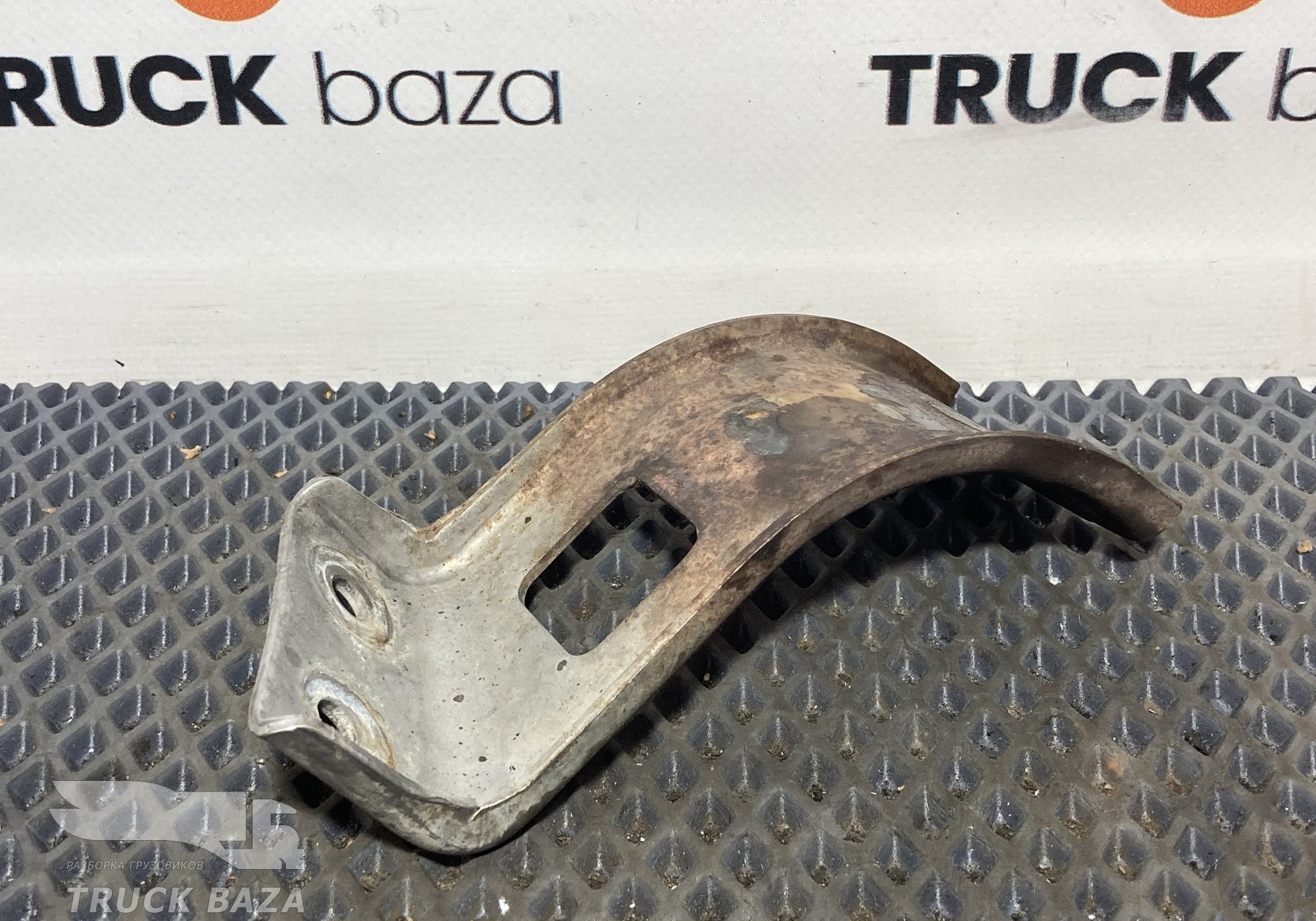 2291702 Кронштейн трубы отопителя