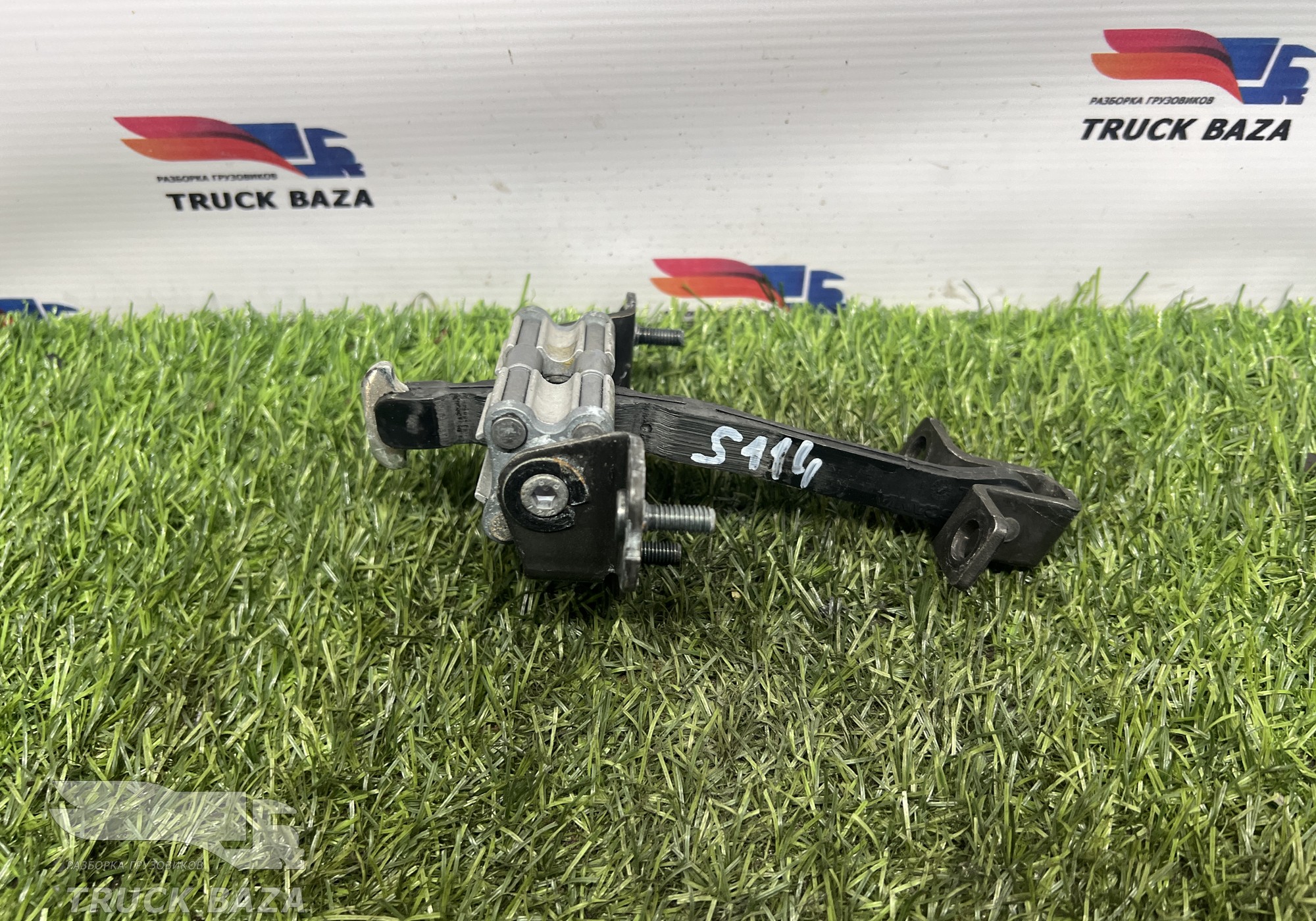 1930649 Ограничитель двери