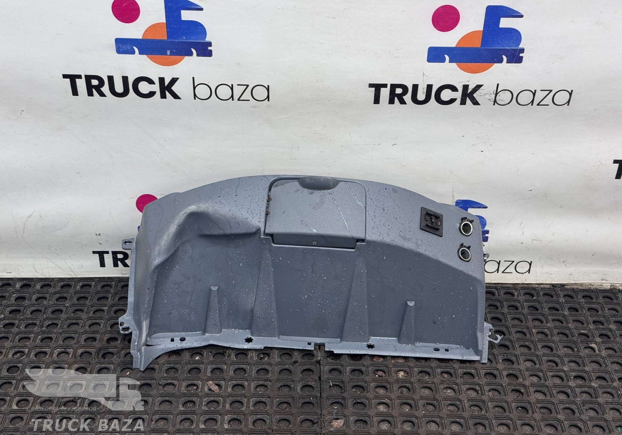 9406800680 Накладка на торпедо средняя часть