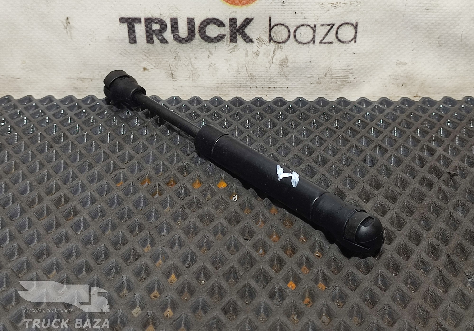 384590 Амортизатор бардачка верхнего для КАМАЗ 54901