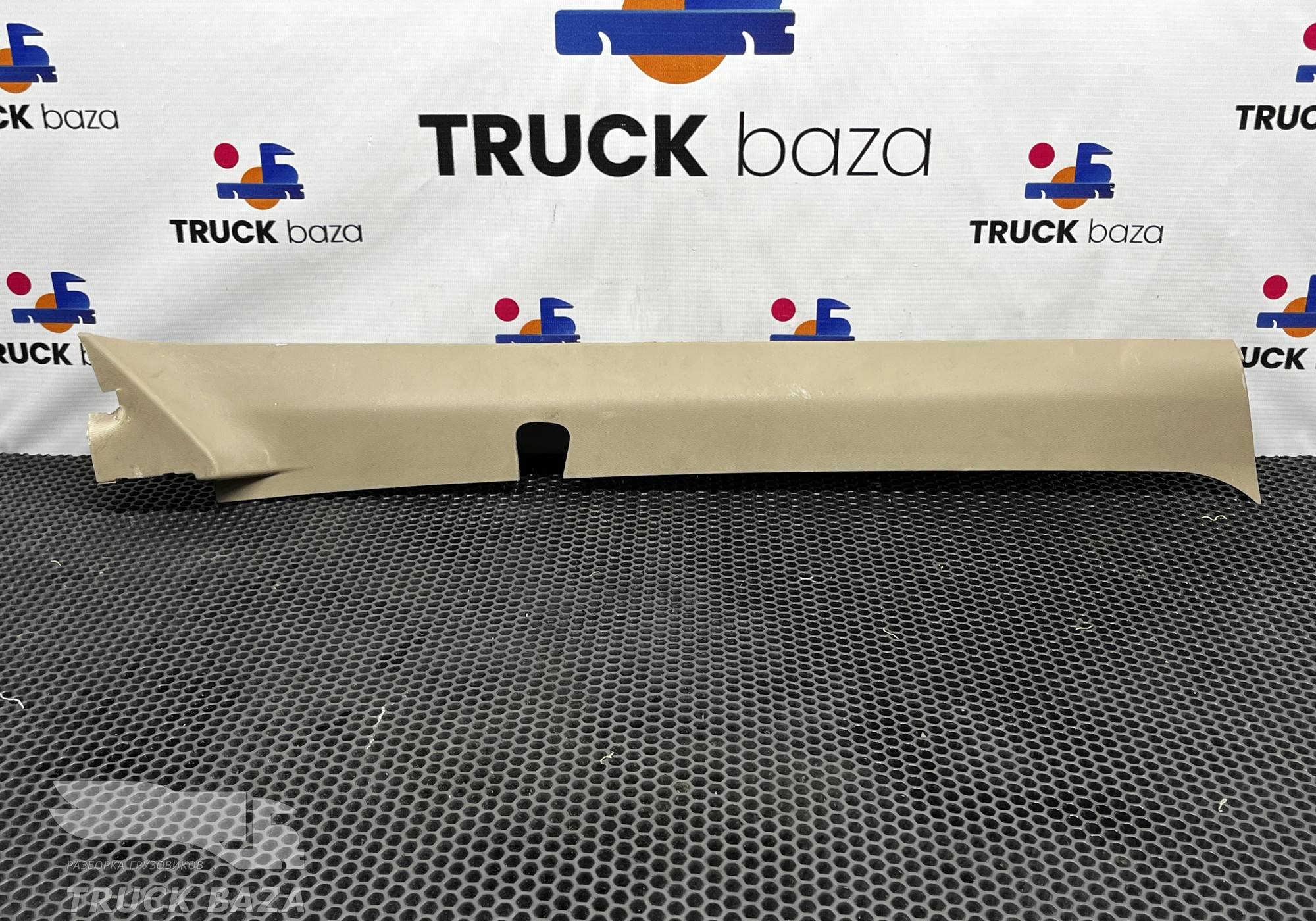 810W624300112 Накладка стойки правая для Sinotruk Sitrak C7H