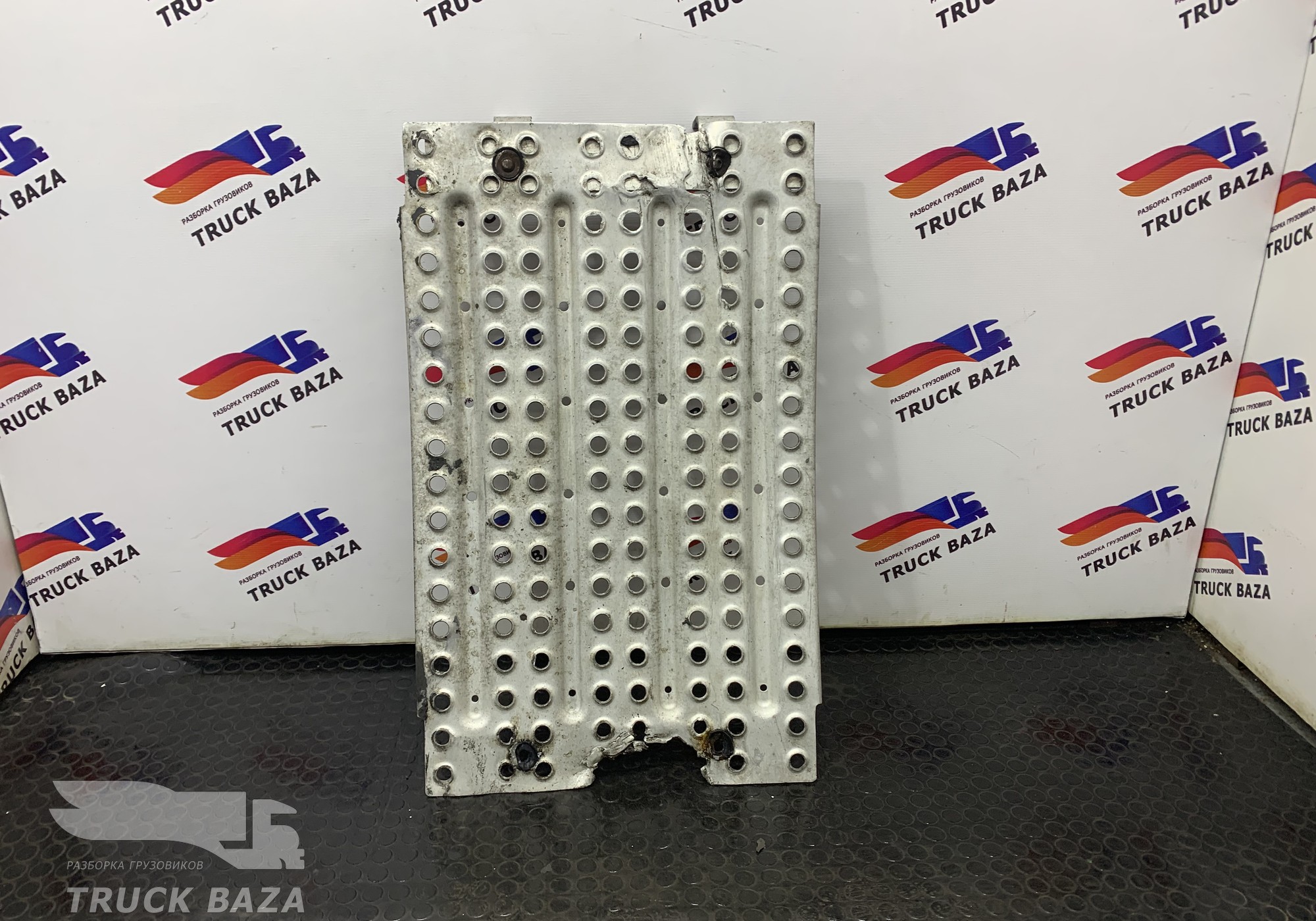 7422570310 Трап на раму центральный для Renault T (с 2013)