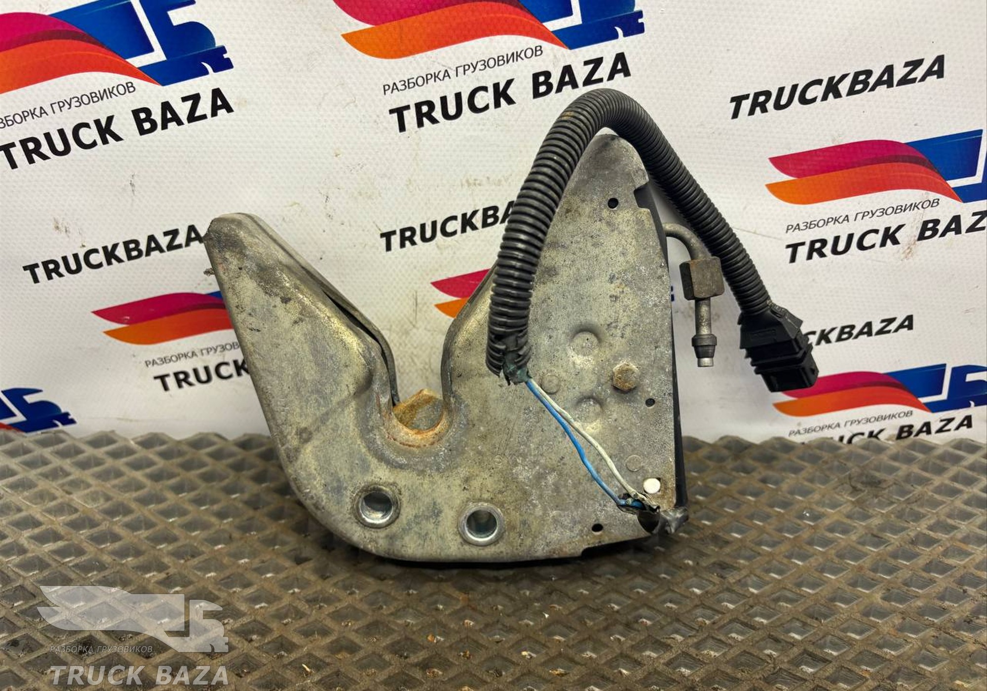A9303100083 Замок кабины левый для Mercedes-Benz Axor