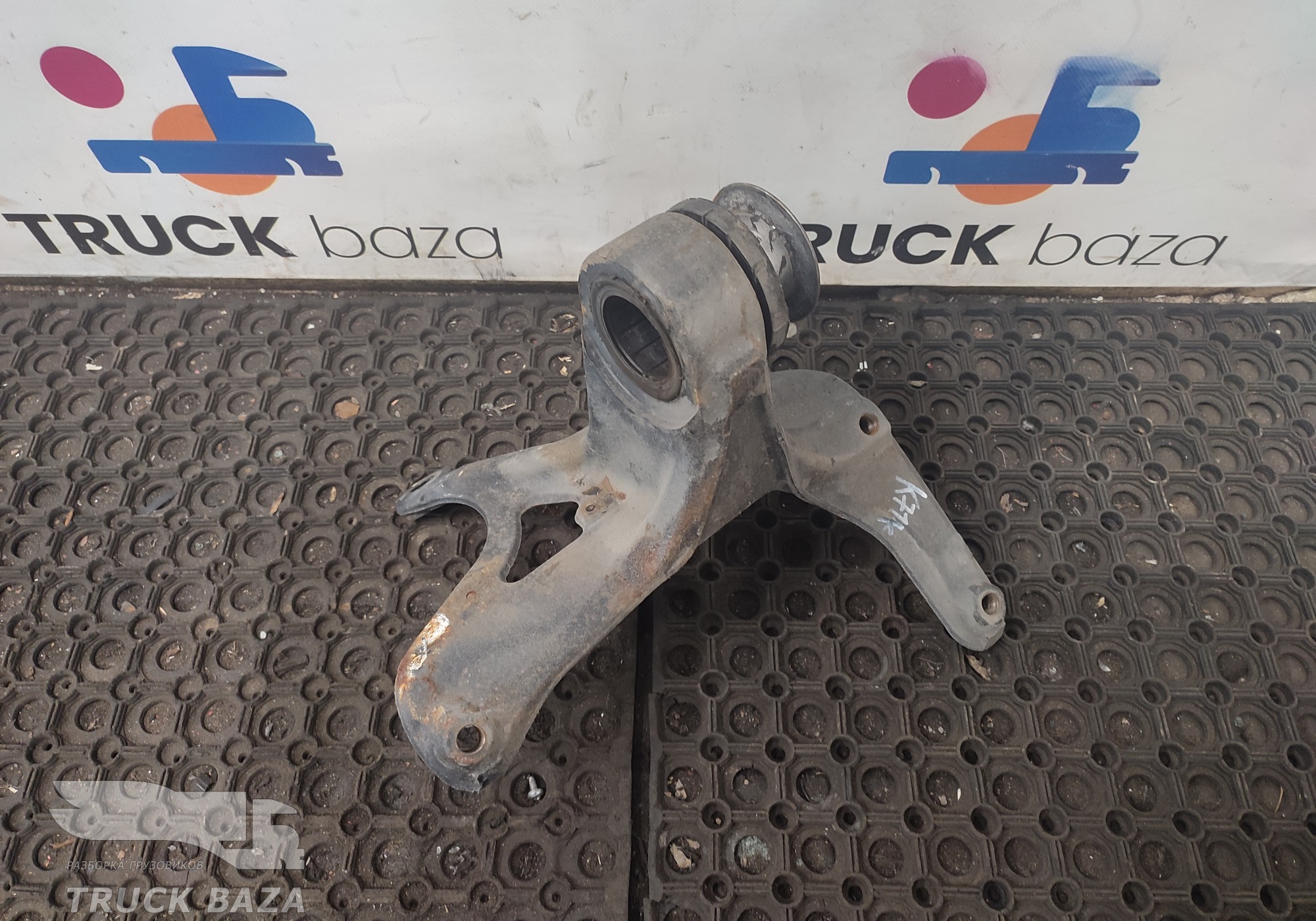 A9603175843 Кронштейн торсиона кабины правый