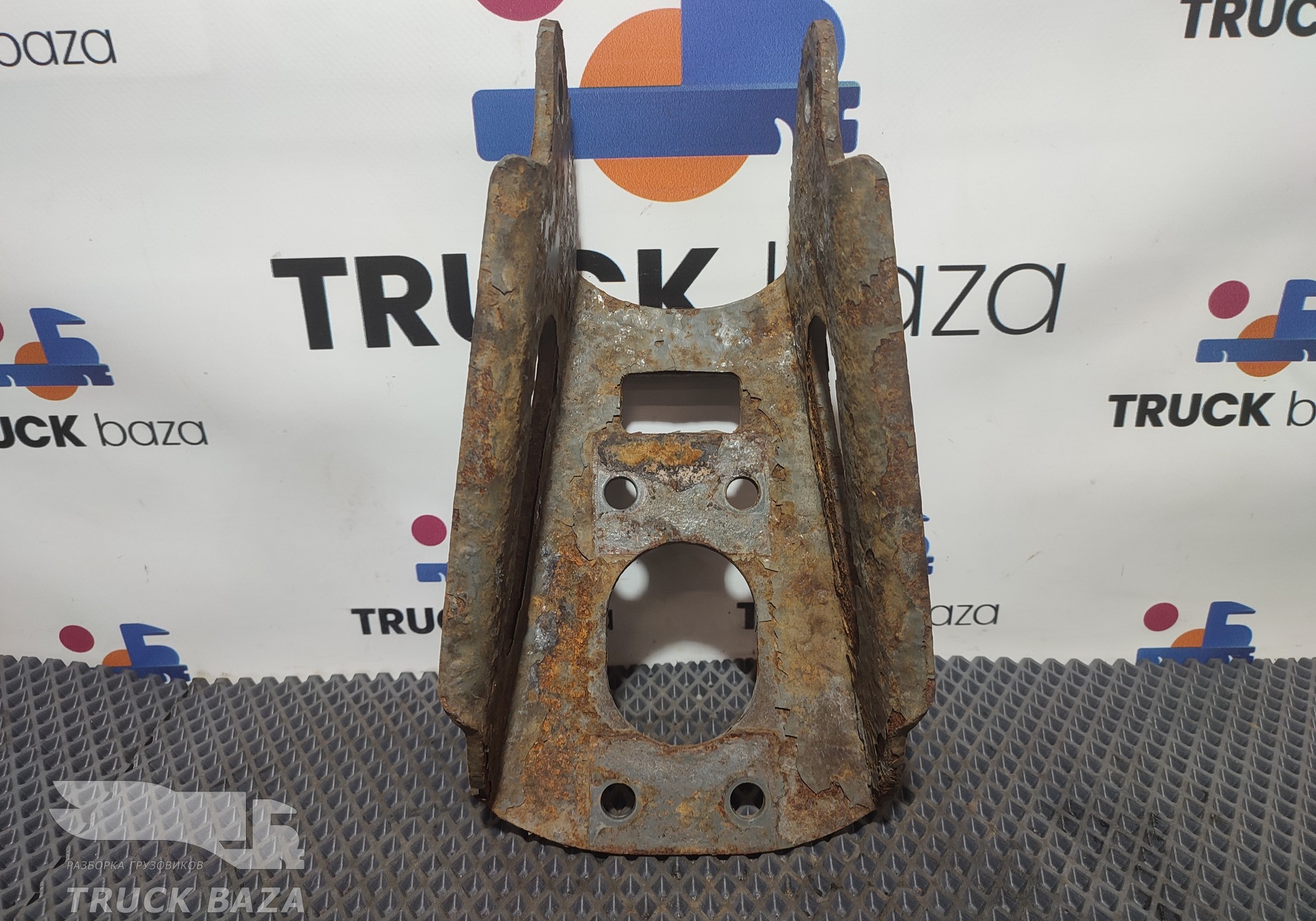 WG9925680046 Кронштейн амортизатора передний верхний для Sinotruk Sitrak C7H