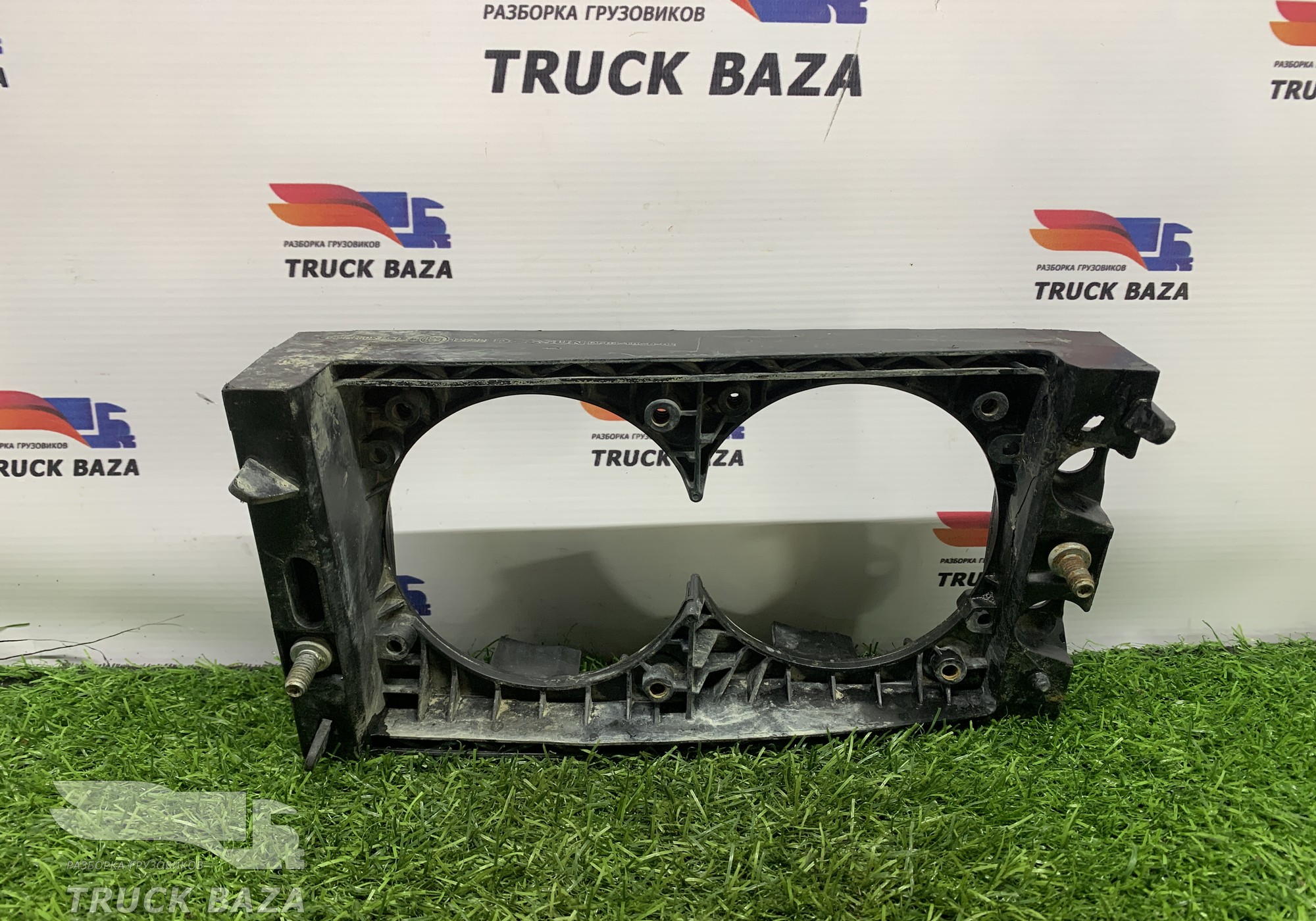 1803170 Рамка противотуманной фары левой