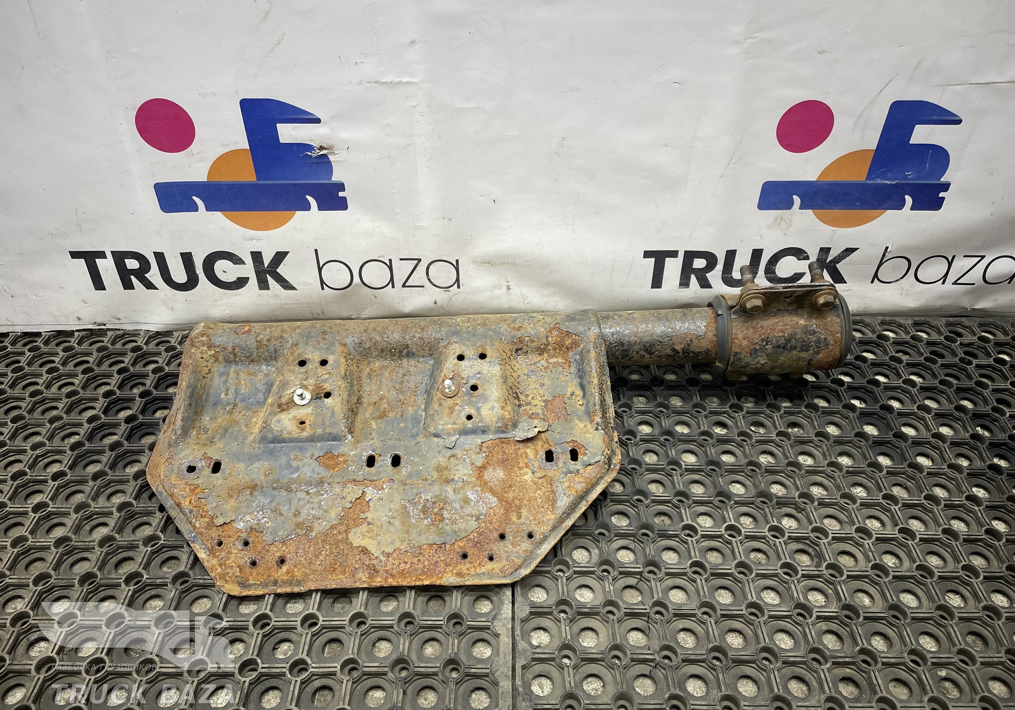 2800401 Кронштейн крыла левого заднего задняя часть