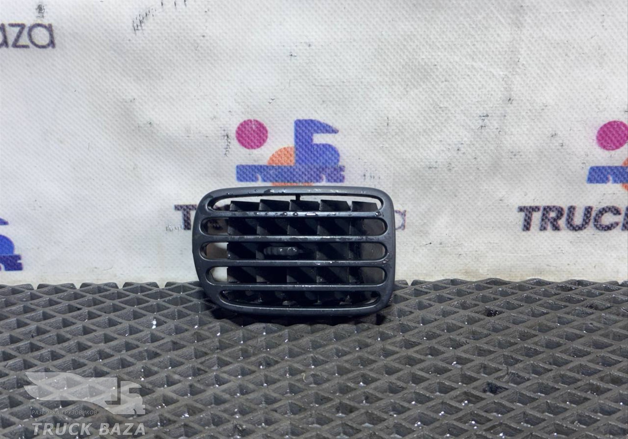 5010605119 Дефлектор воздушный левый для Renault Premium II (с 2005 по 2013)