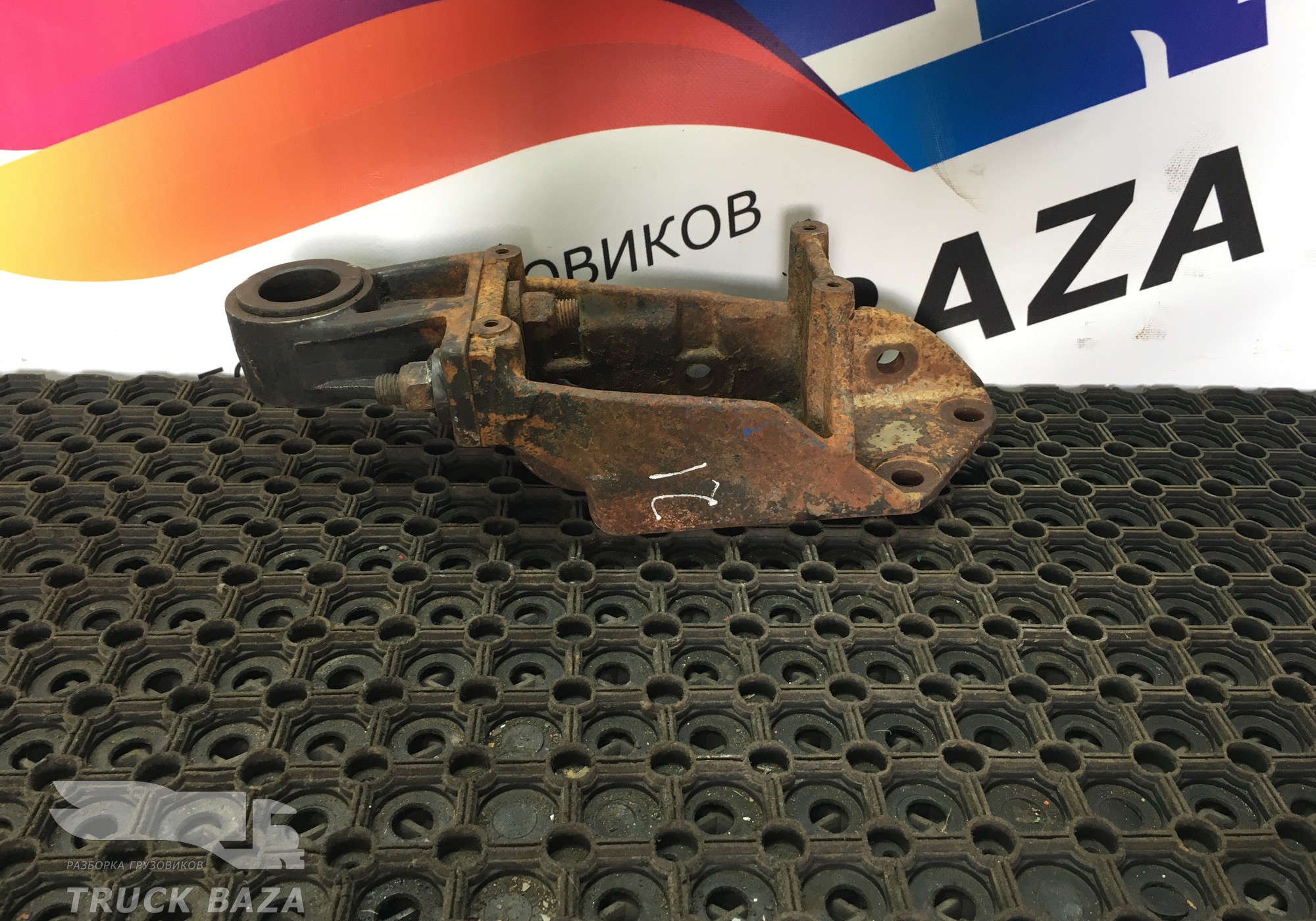 1571060 Кронштейн крепления торсиона для Volvo F