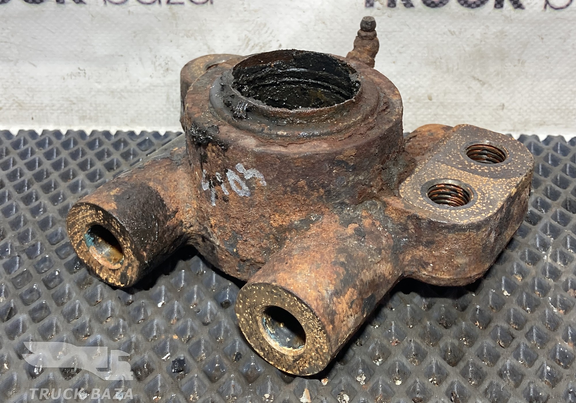 2098317 Кронштейн тормозного вала правый